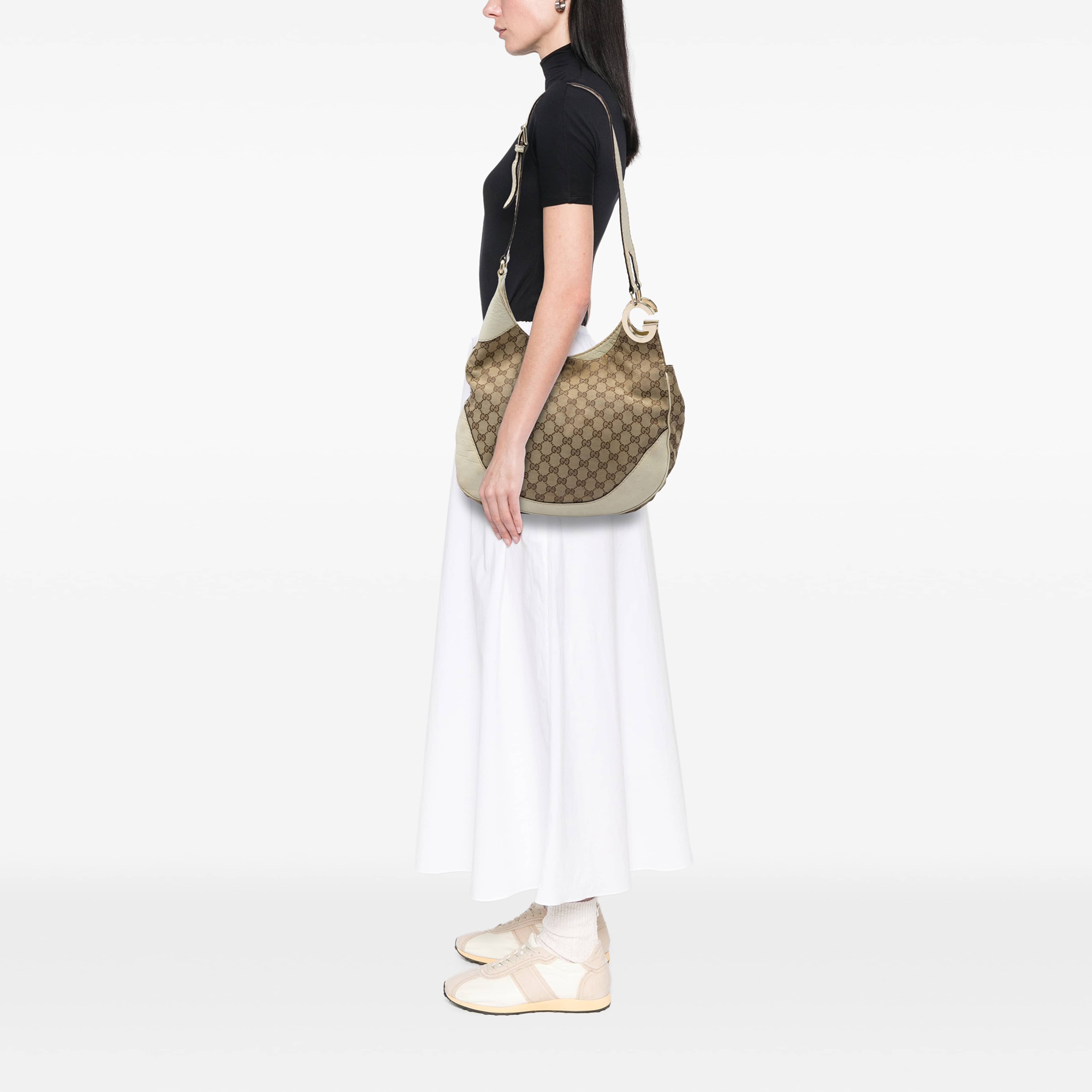 Gucci Gg Canvas Charlotte Crossbody, från Luxclusif, i färgen beige. Klicka för att öppna bilden i stort format