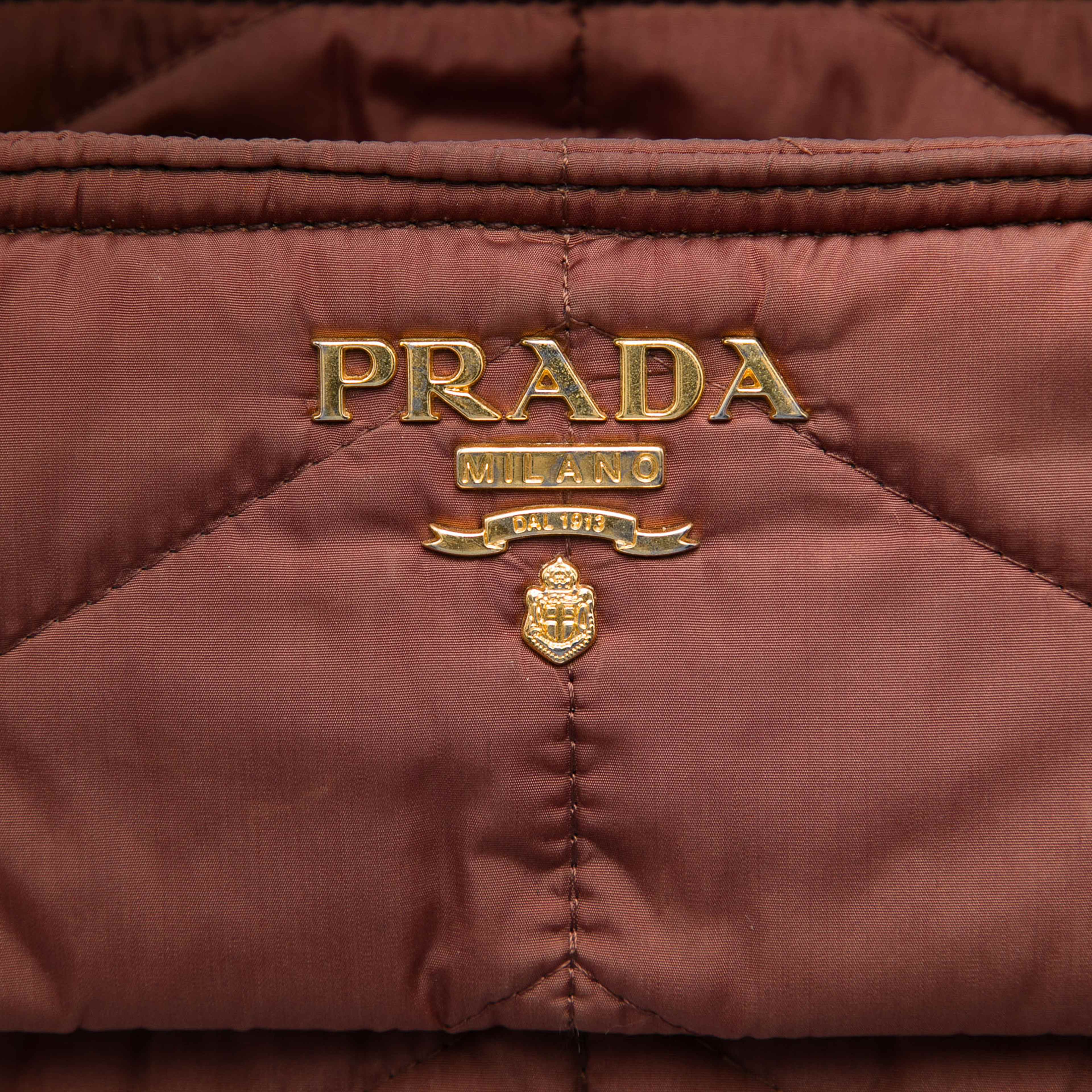 Prada Impuntu Tessuto Satchel, från Luxclusif, i färgen brun. Klicka för att öppna bilden i stort format