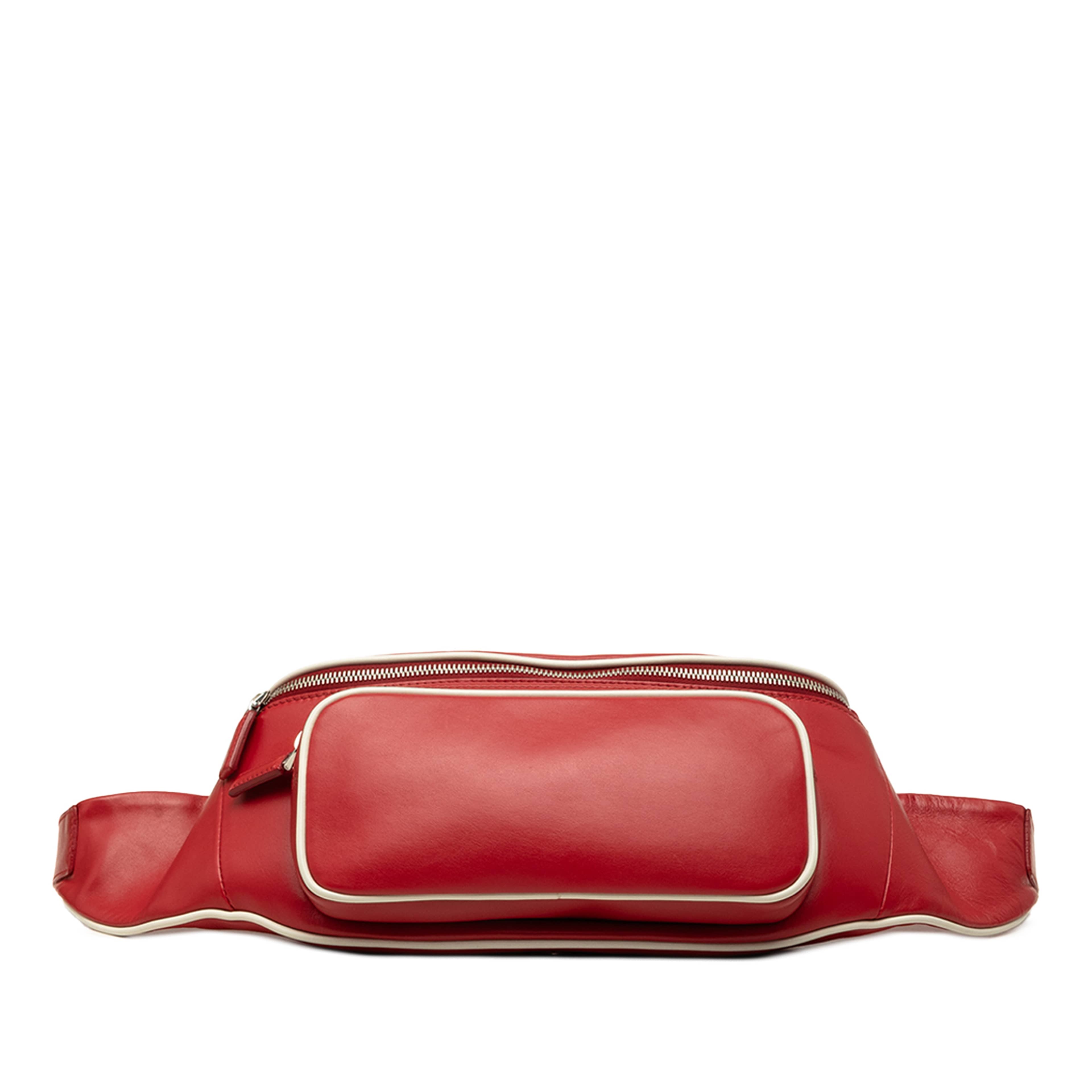 Prada Leather Zip Pocket Belt Bag, från Luxclusif, i färgen röd. Klicka för att öppna bilden i stort format