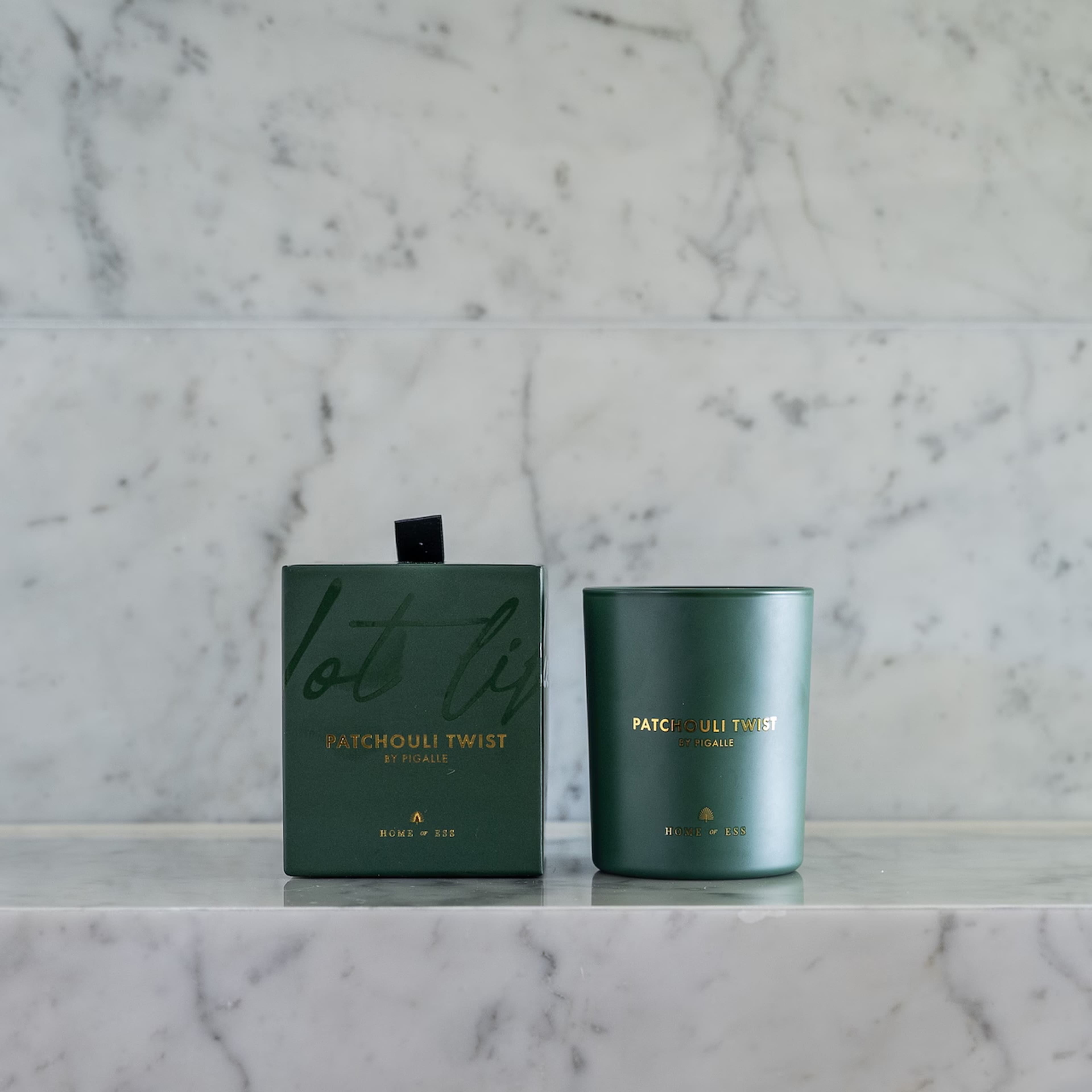 Patchouli Twist By Pigalle - Doftljus, från Home of ESS, i färgen green. Klicka för att öppna bilden i stort format