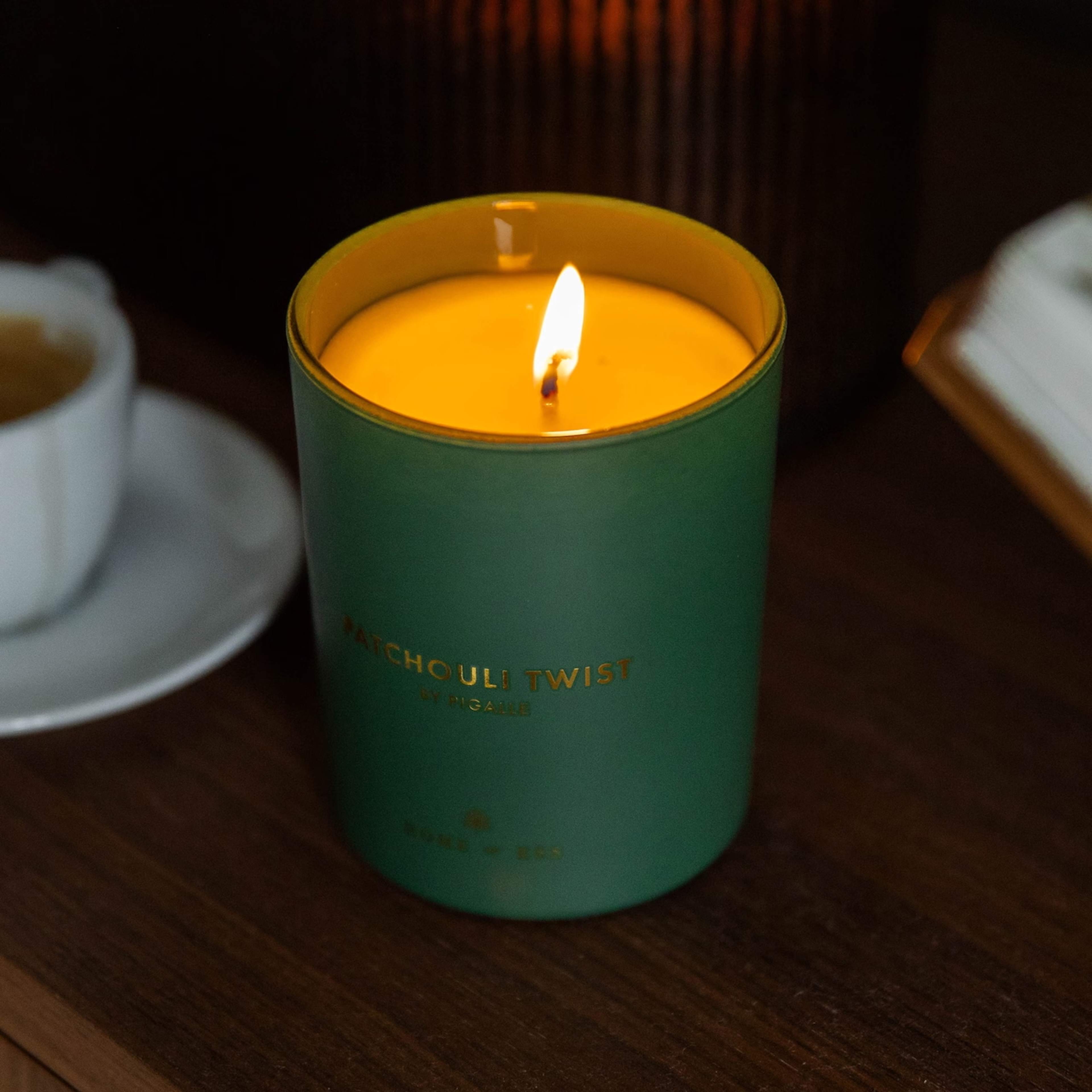 Patchouli Twist By Pigalle - Doftljus, från Home of ESS, i färgen green. Klicka för att öppna bilden i stort format