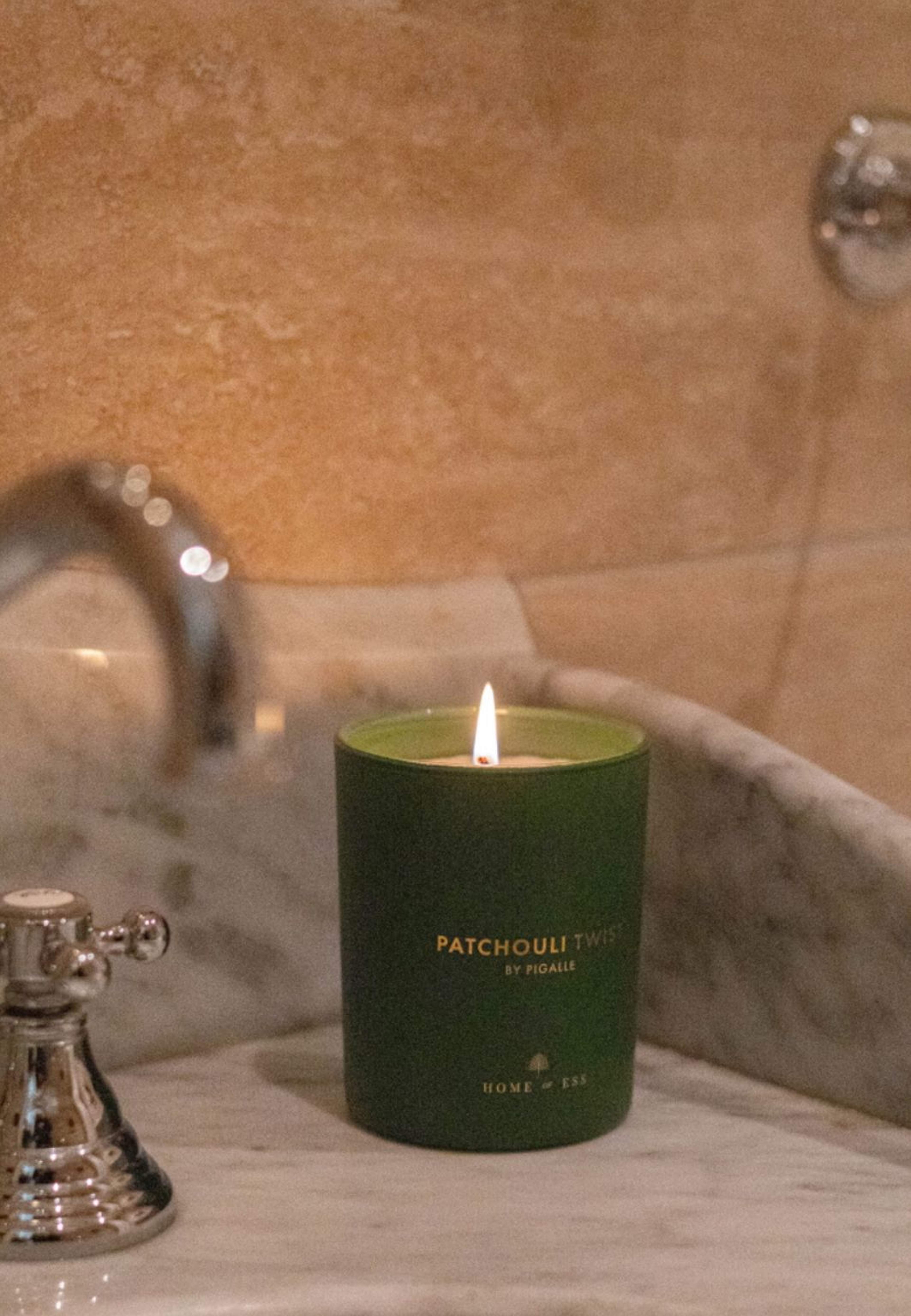 Patchouli Twist By Pigalle - Doftljus, från Home of ESS, i färgen green. Klicka för att öppna bilden i stort format