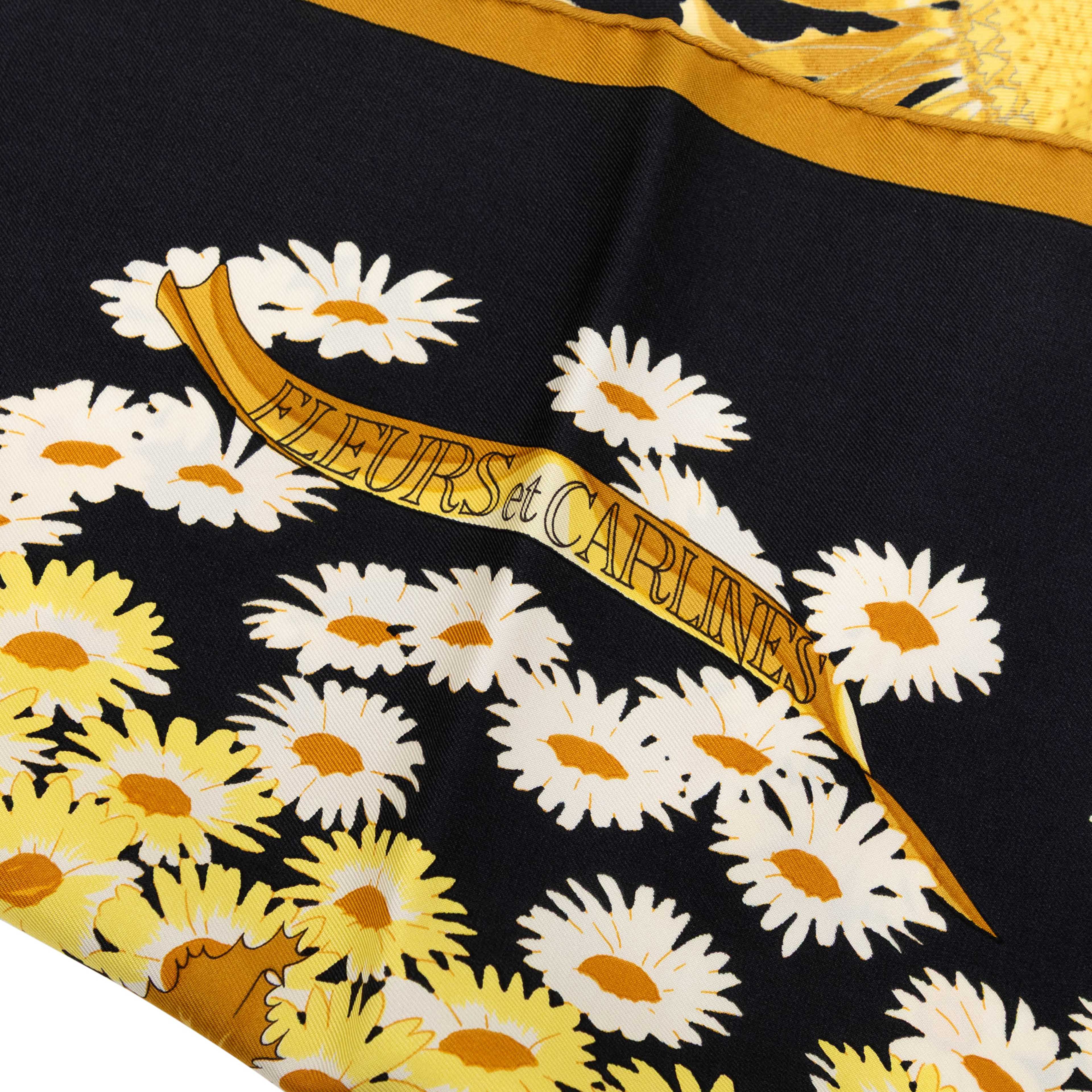 Hermès Fleurs Et Carlines Silk Scarf 90, från Luxclusif, i färgen black. Klicka för att öppna bilden i stort format