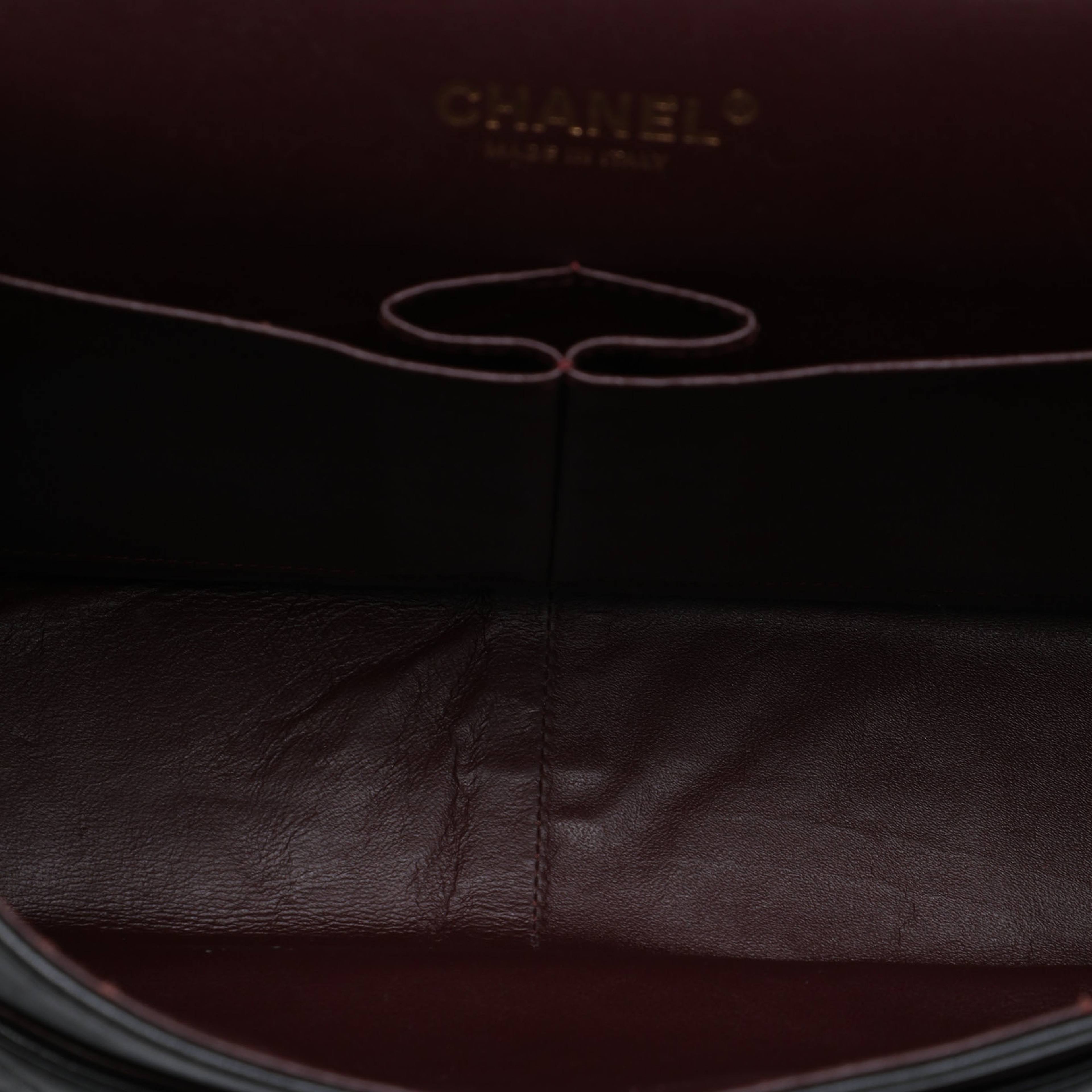Chanel Jumbo Classic Lambskin Double Flap, från Luxclusif, i färgen svart. Klicka för att öppna bilden i stort format