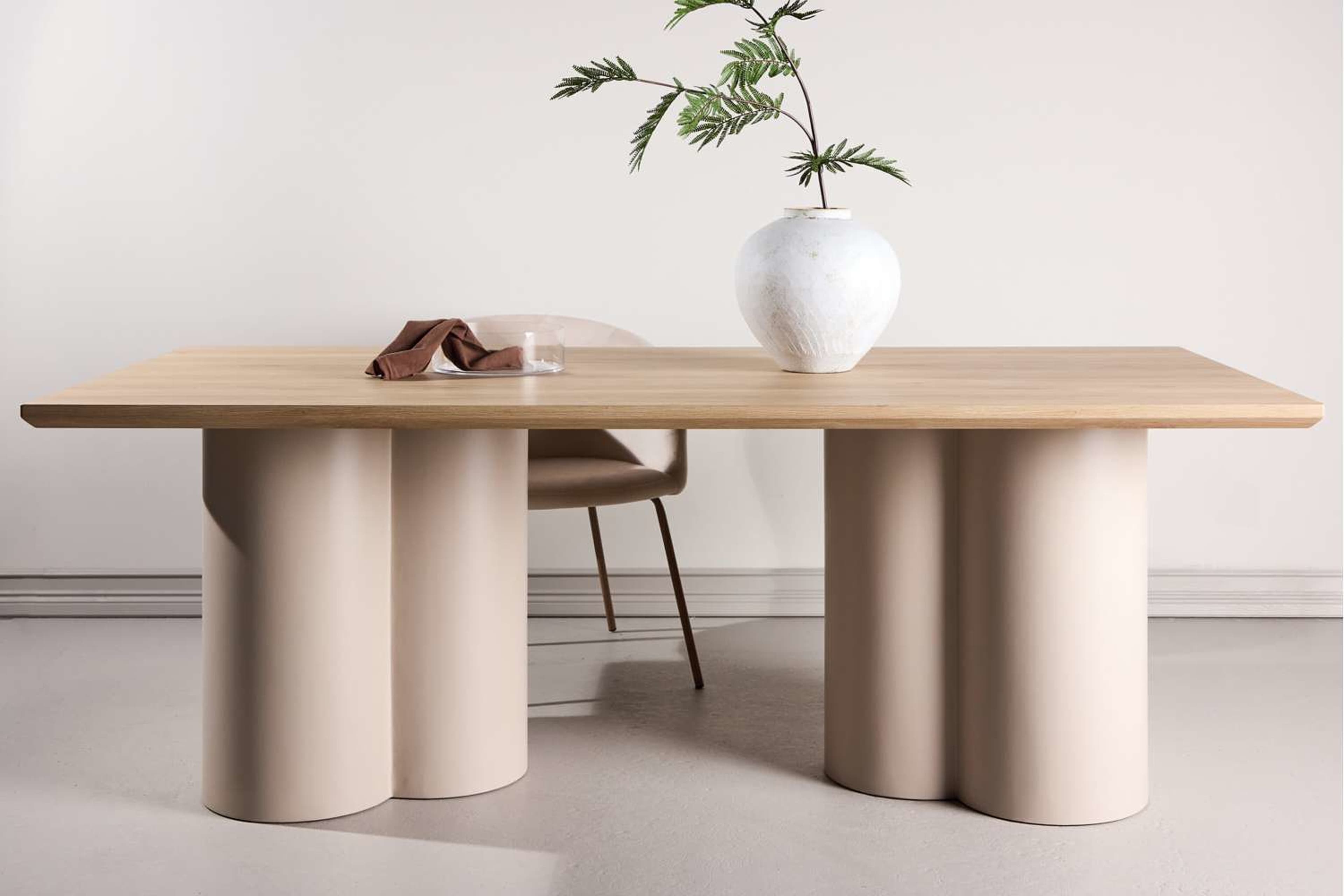 Olivia Rektangulärt Matbord, från Venture Home, i färgen beige,whitewash. Klicka för att öppna bilden i stort format