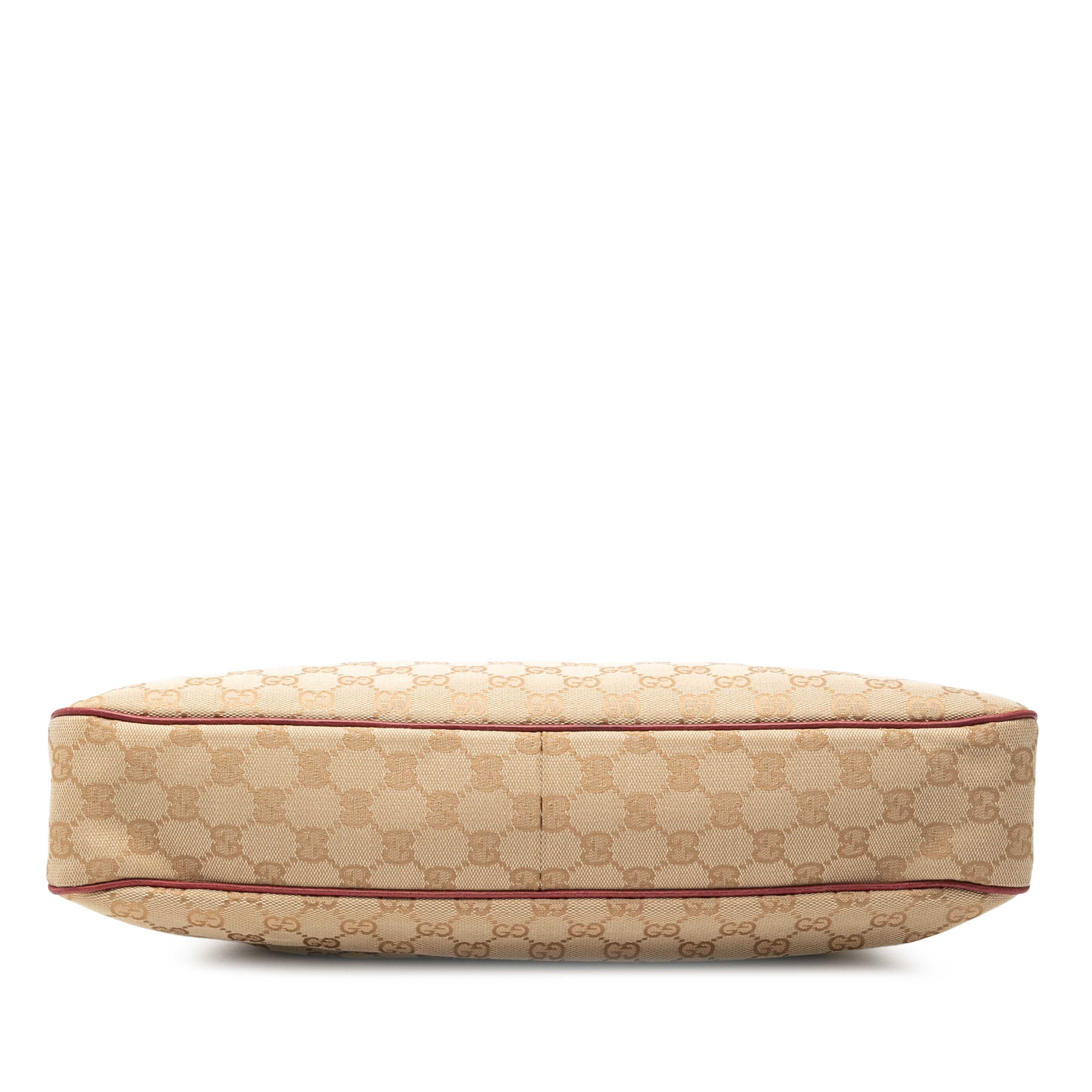 Gucci Gg Canvas Eclipse Shoulder Bag, från Luxclusif, i färgen beige. Klicka för att öppna bilden i stort format
