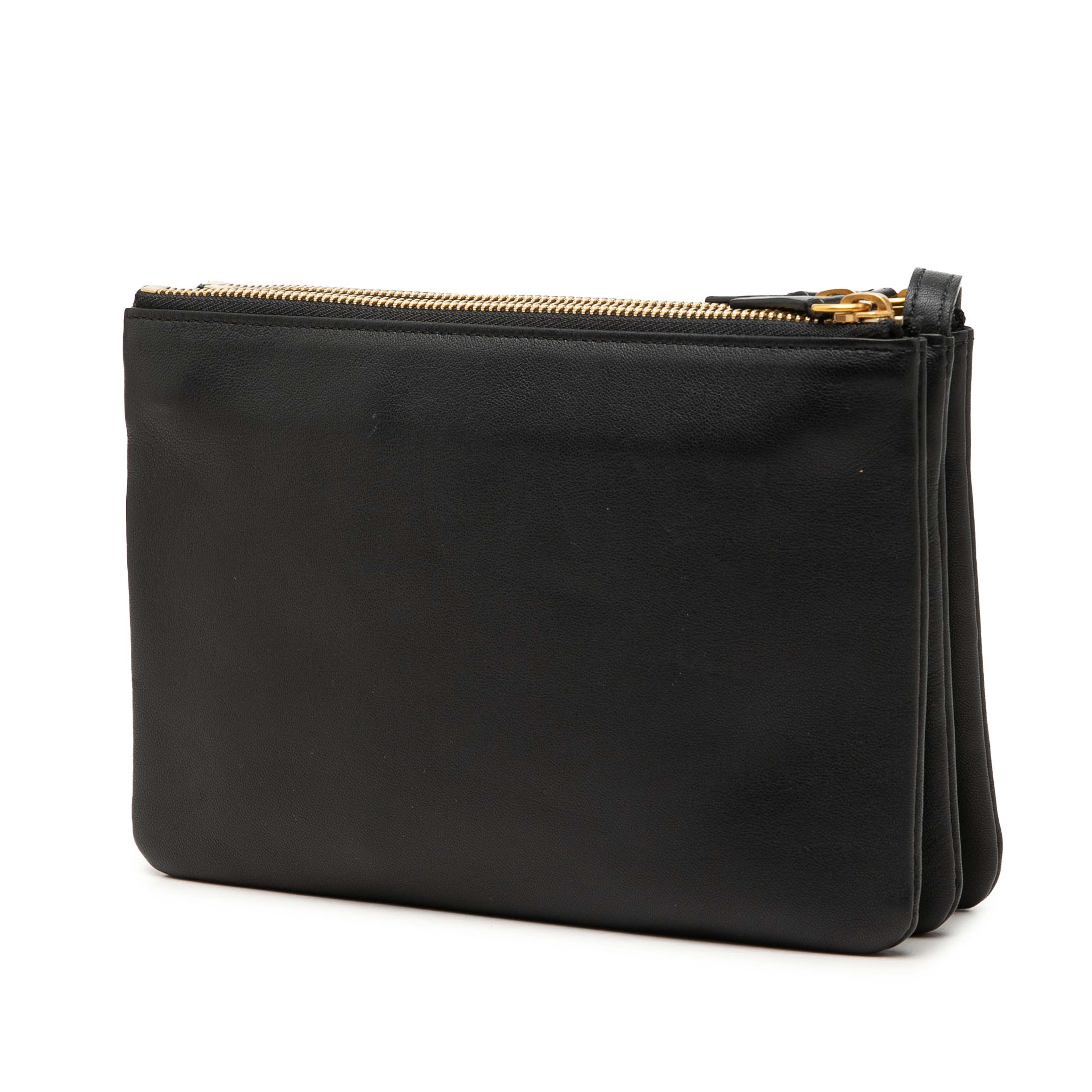 Celine Small Lambskin Trio Crossbody, från Luxclusif, i färgen svart. Klicka för att öppna bilden i stort format