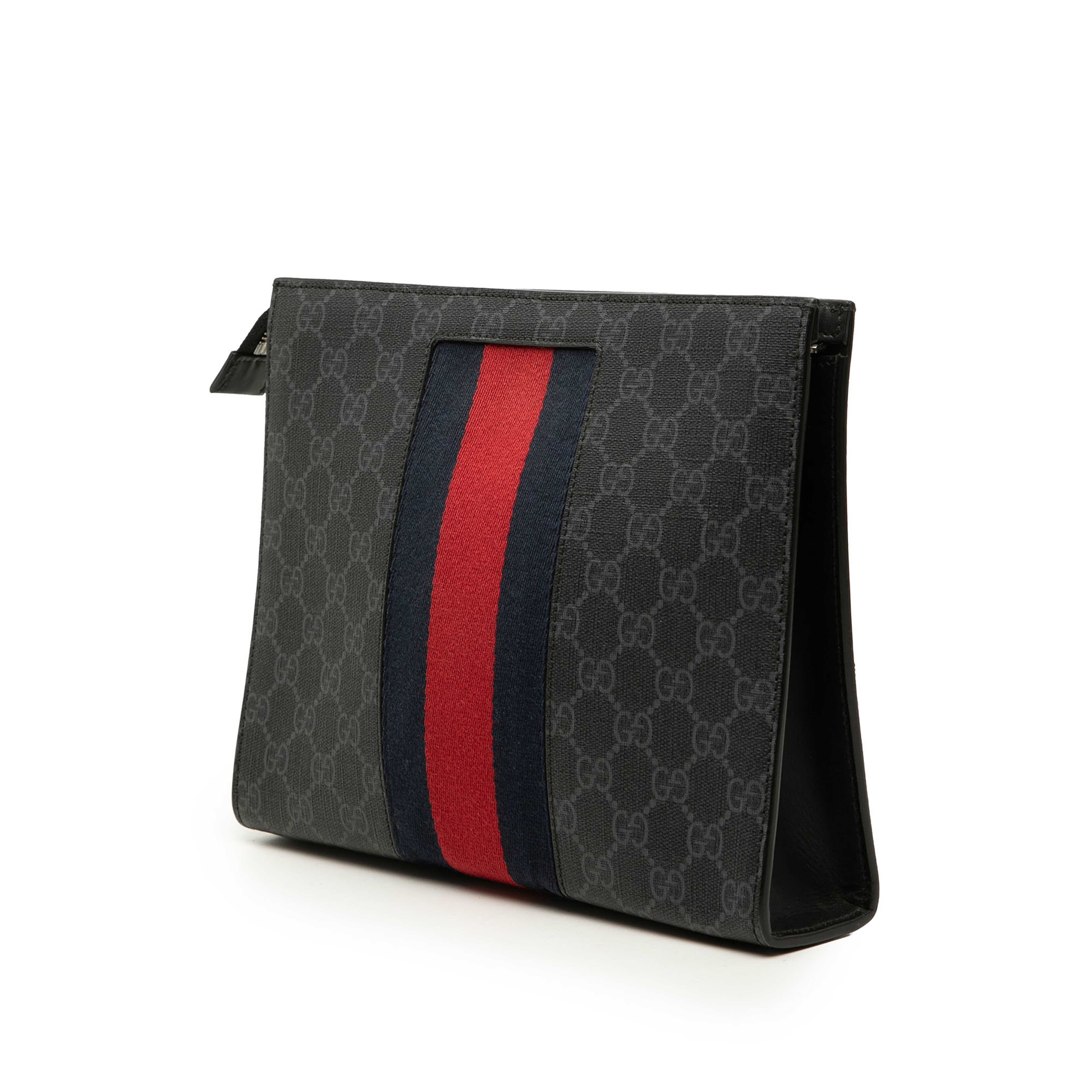 Gucci Gg Supreme Web Clutch, från Luxclusif, i färgen svart. Klicka för att öppna bilden i stort format