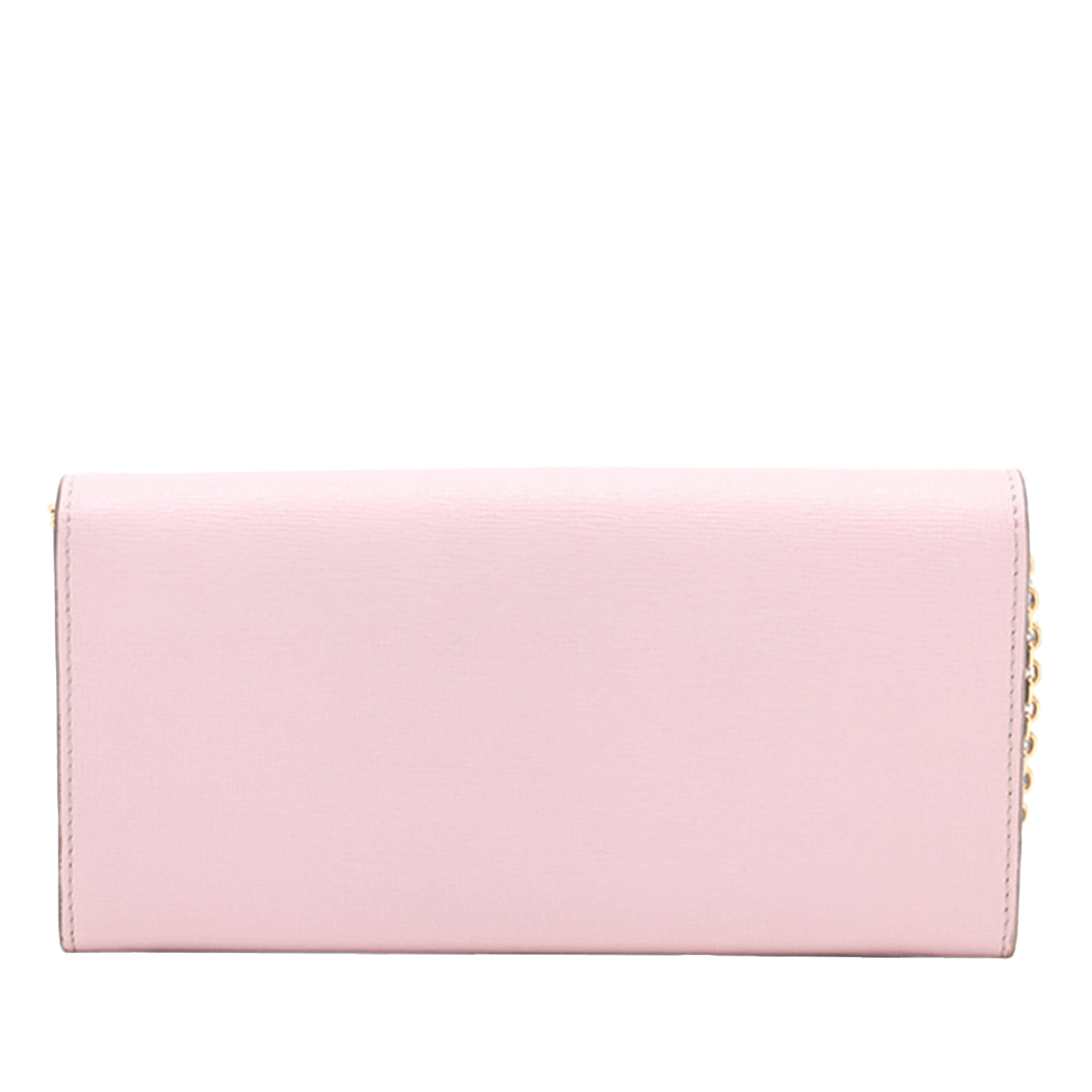 Fendi Studded Leather Monster Eyes Tube Wallet On Chain, från Luxclusif, i färgen light pink. Klicka för att öppna bilden i stort format