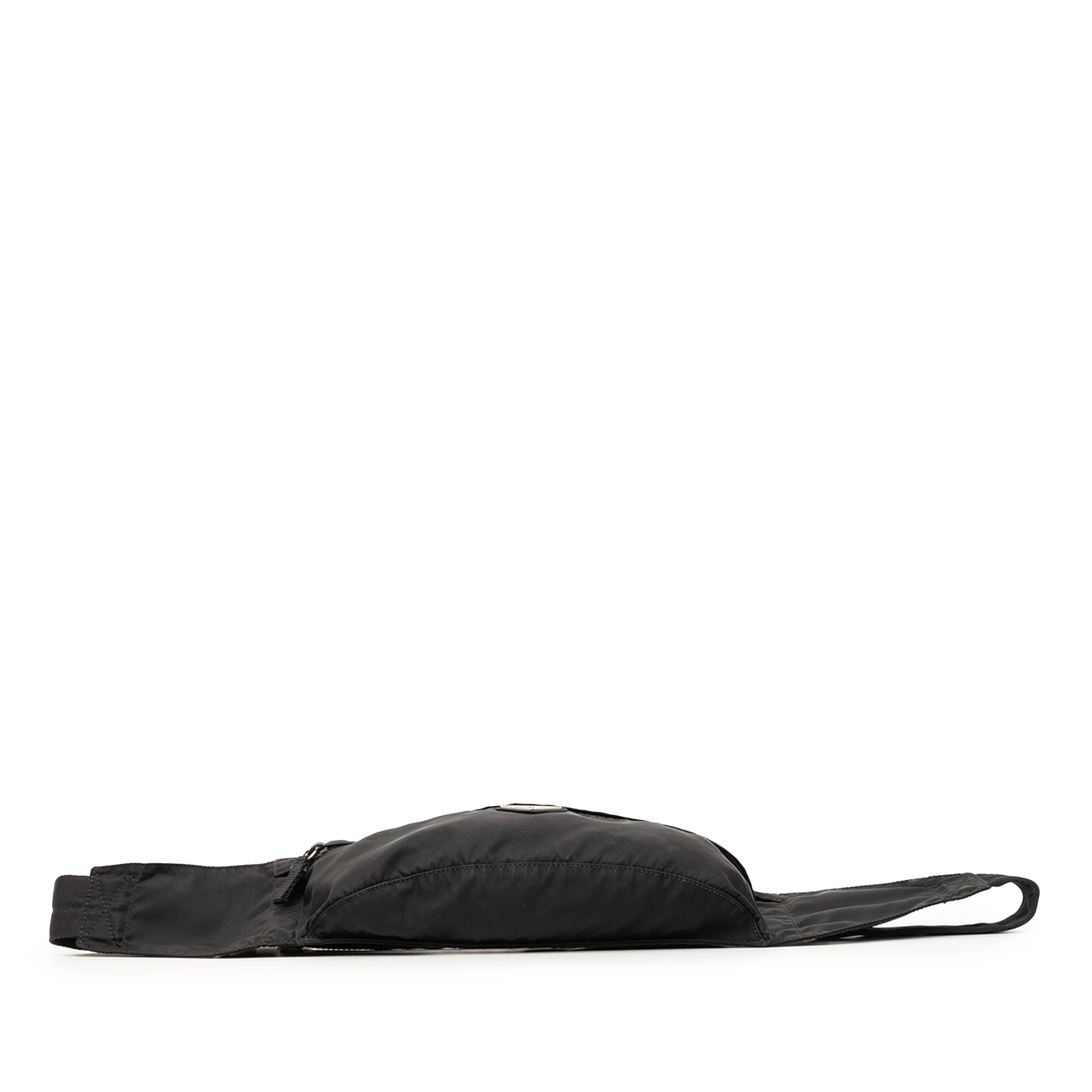 Prada Tessuto Belt Bag, från Luxclusif, i färgen black. Klicka för att öppna bilden i stort format