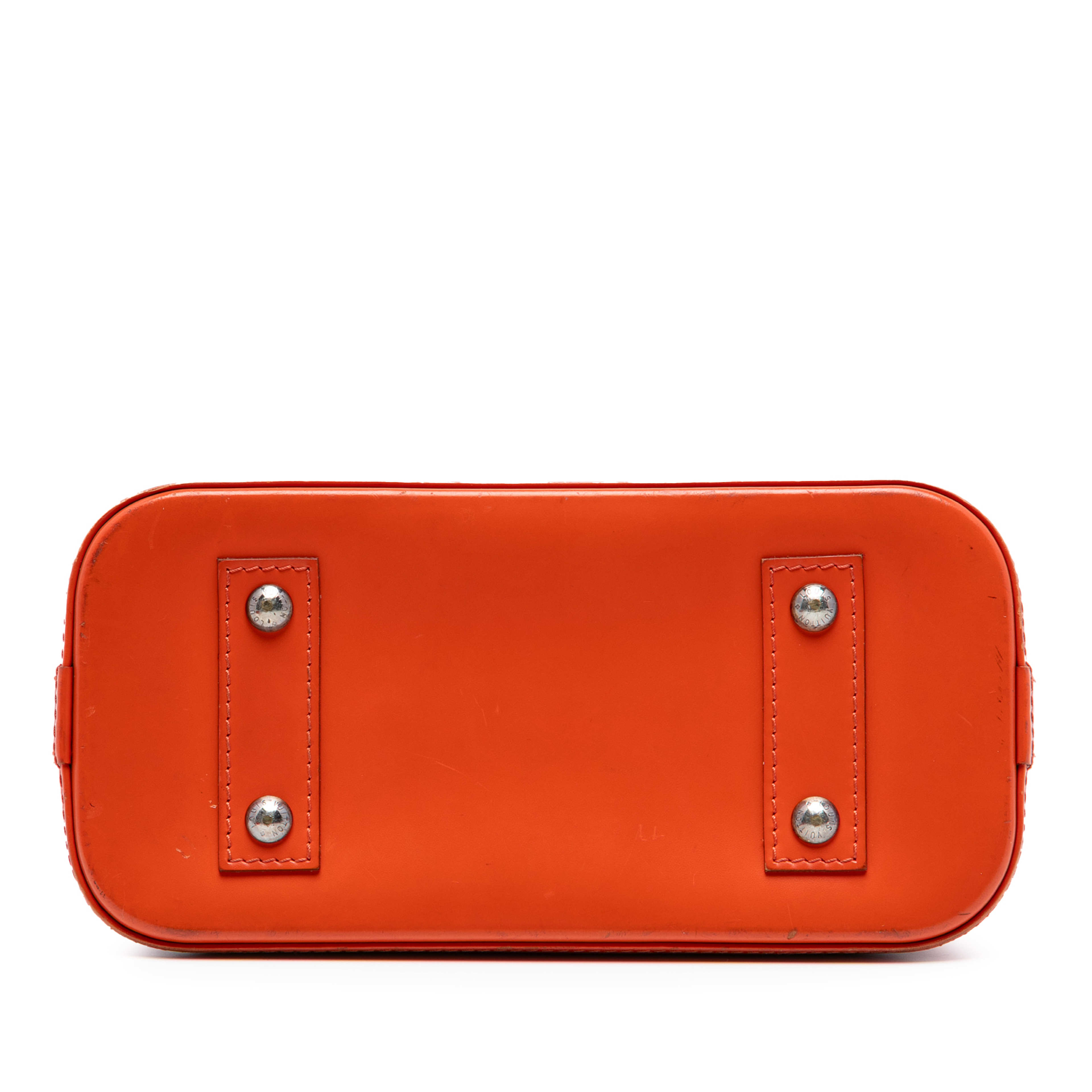 Louis Vuitton Epi Alma Bb, från Luxclusif, i färgen dark orange. Klicka för att öppna bilden i stort format