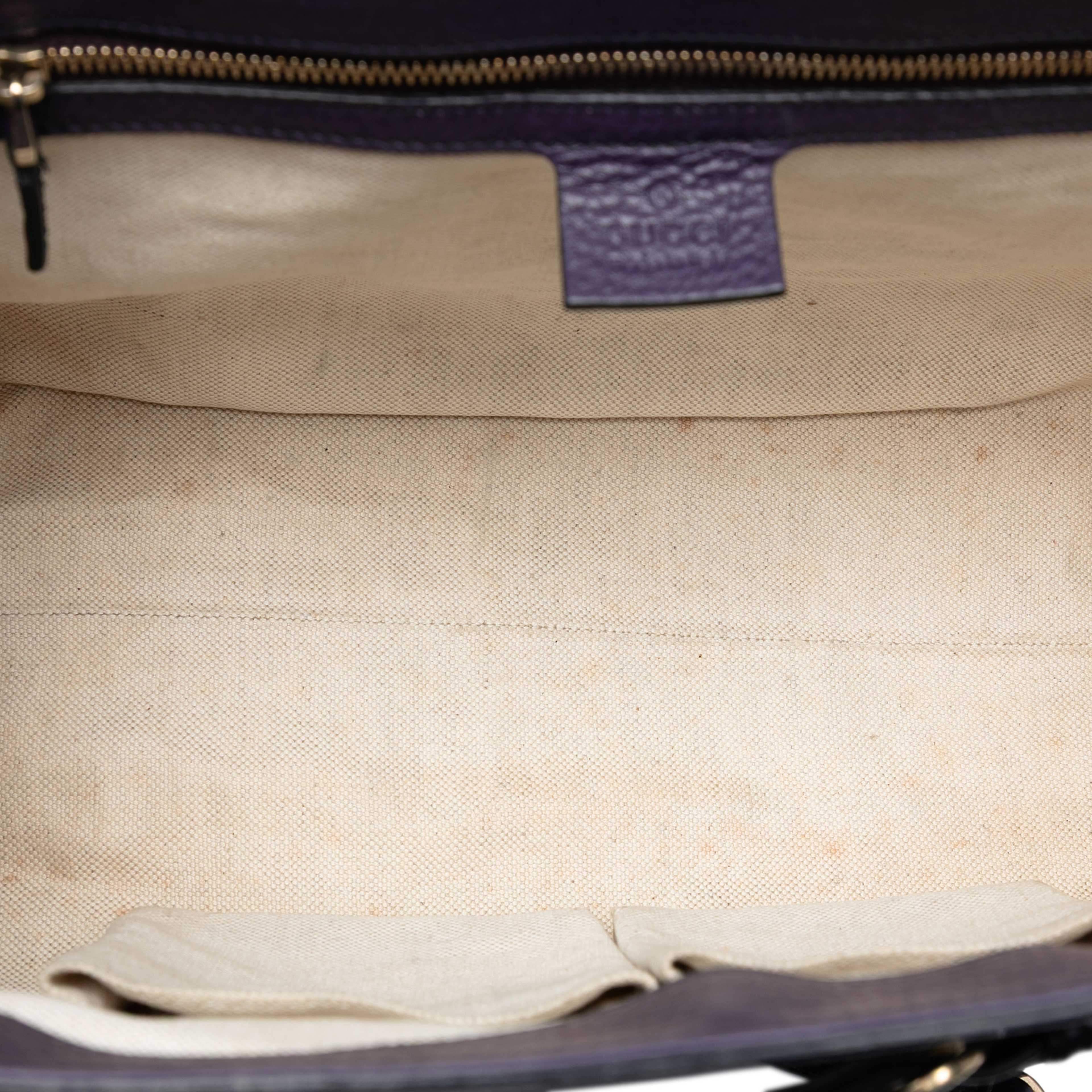 Gucci Large Leather Emily Shoulder Bag, från Luxclusif, i färgen purple. Klicka för att öppna bilden i stort format