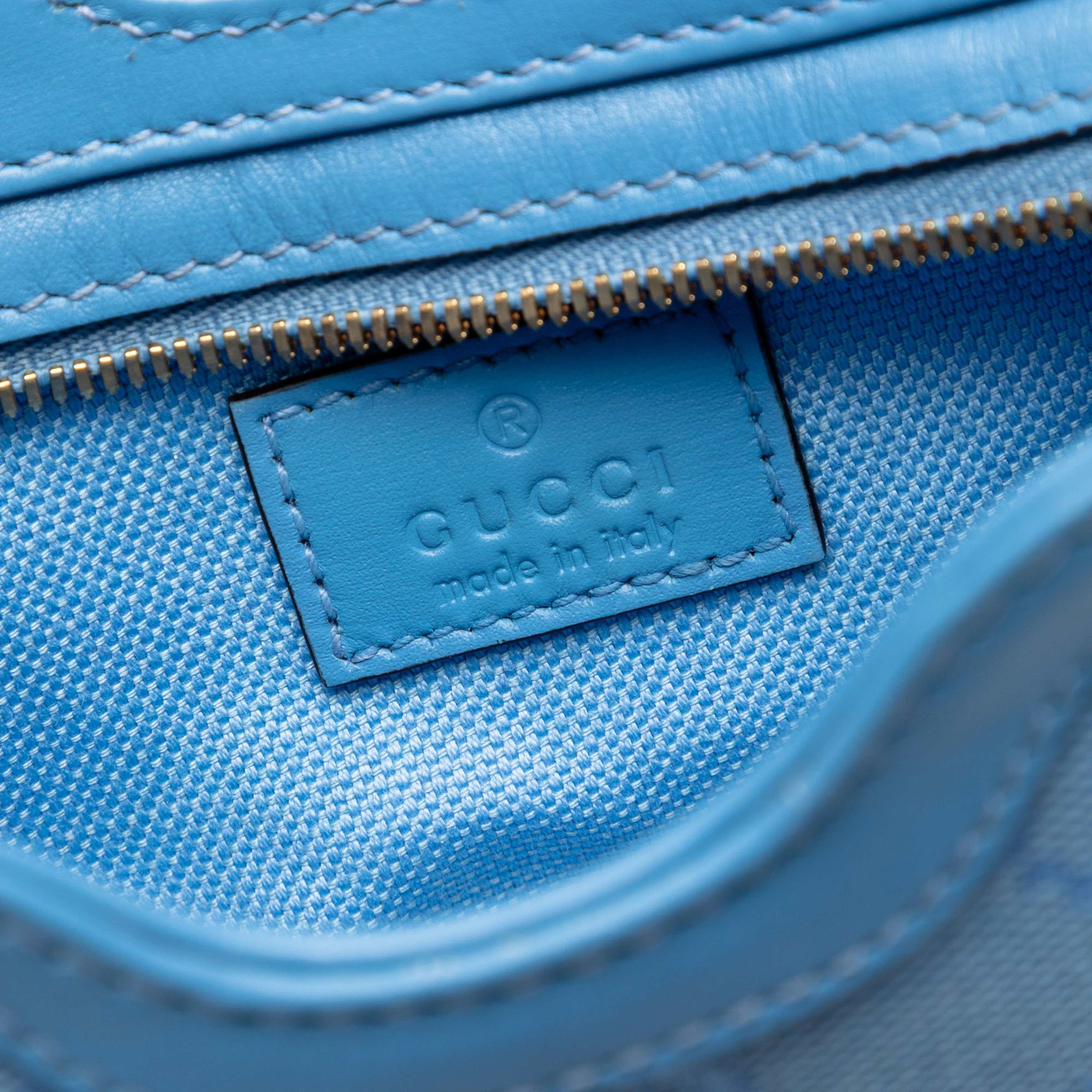 Gucci Mini Gg Canvas Moon Side Shoulder Bag, från Luxclusif, i färgen light blue. Klicka för att öppna bilden i stort format