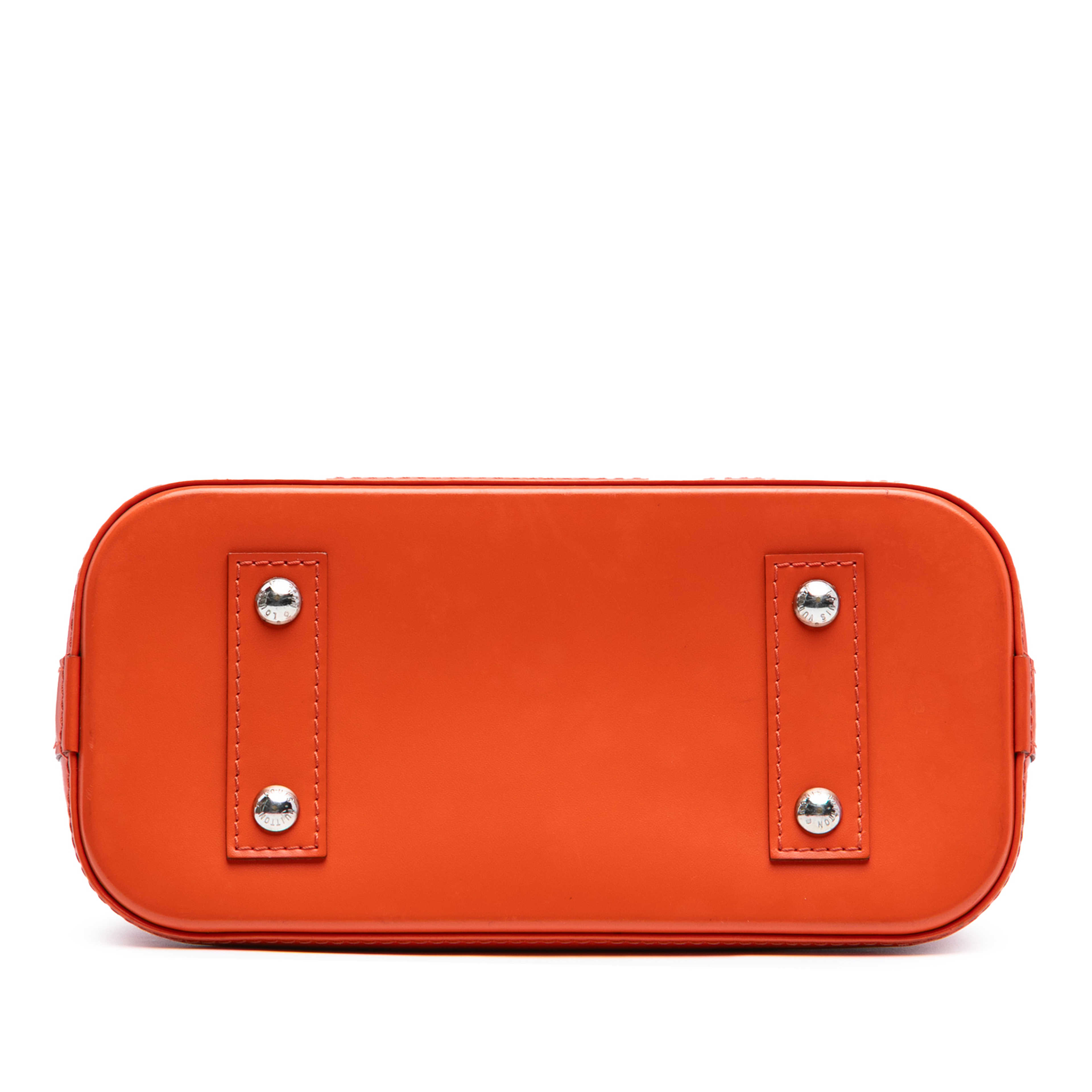 Louis Vuitton Epi Alma Bb, från Luxclusif, i färgen orange. Klicka för att öppna bilden i stort format