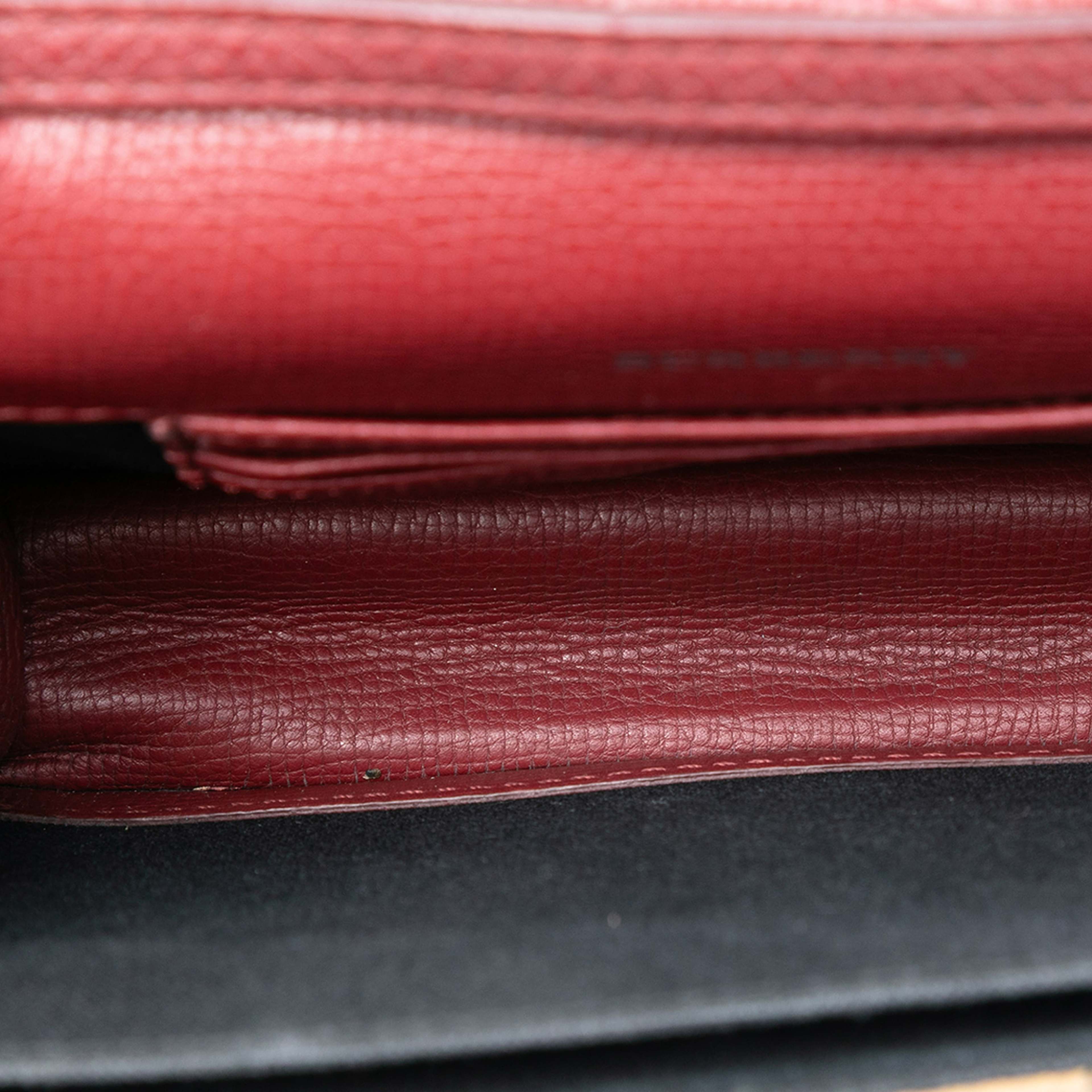 Burberry Small Leather And House Check Canvas Derby Macken Crossbody, från Luxclusif, i färgen dark red. Klicka för att öppna bilden i stort format