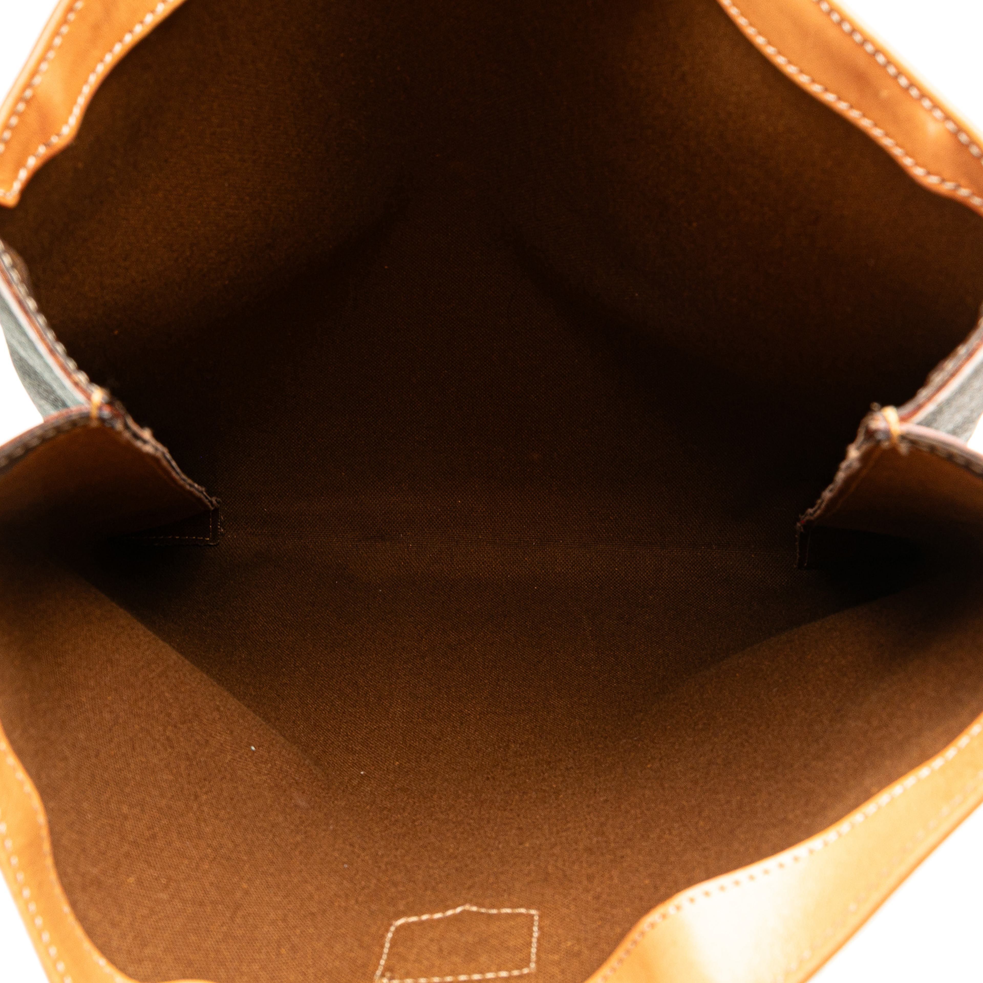 Celine Macadam Coated Canvas Tote, från Luxclusif, i färgen brown. Klicka för att öppna bilden i stort format