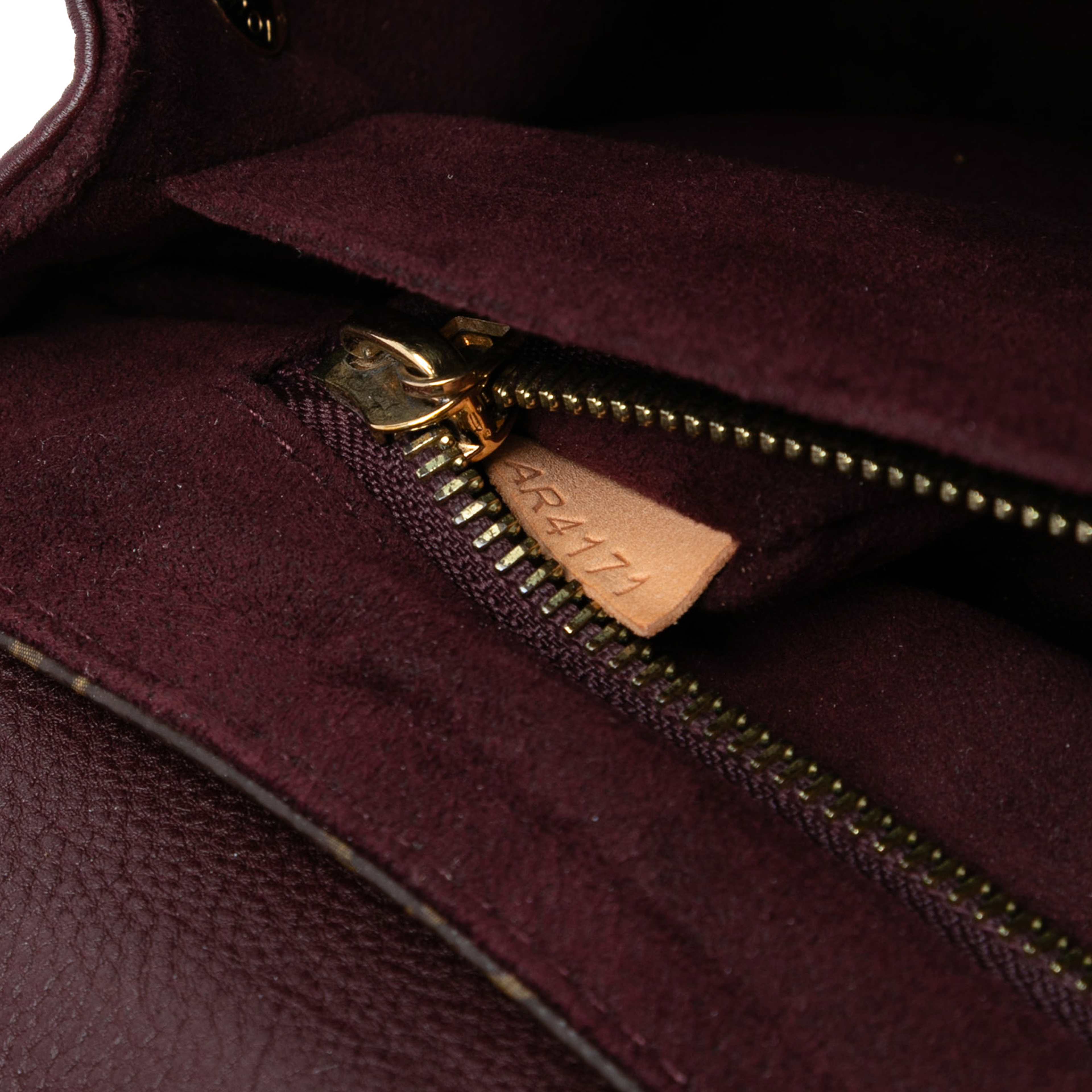 Louis Vuitton Monogram Eden Mm, från Luxclusif, i färgen brun. Klicka för att öppna bilden i stort format