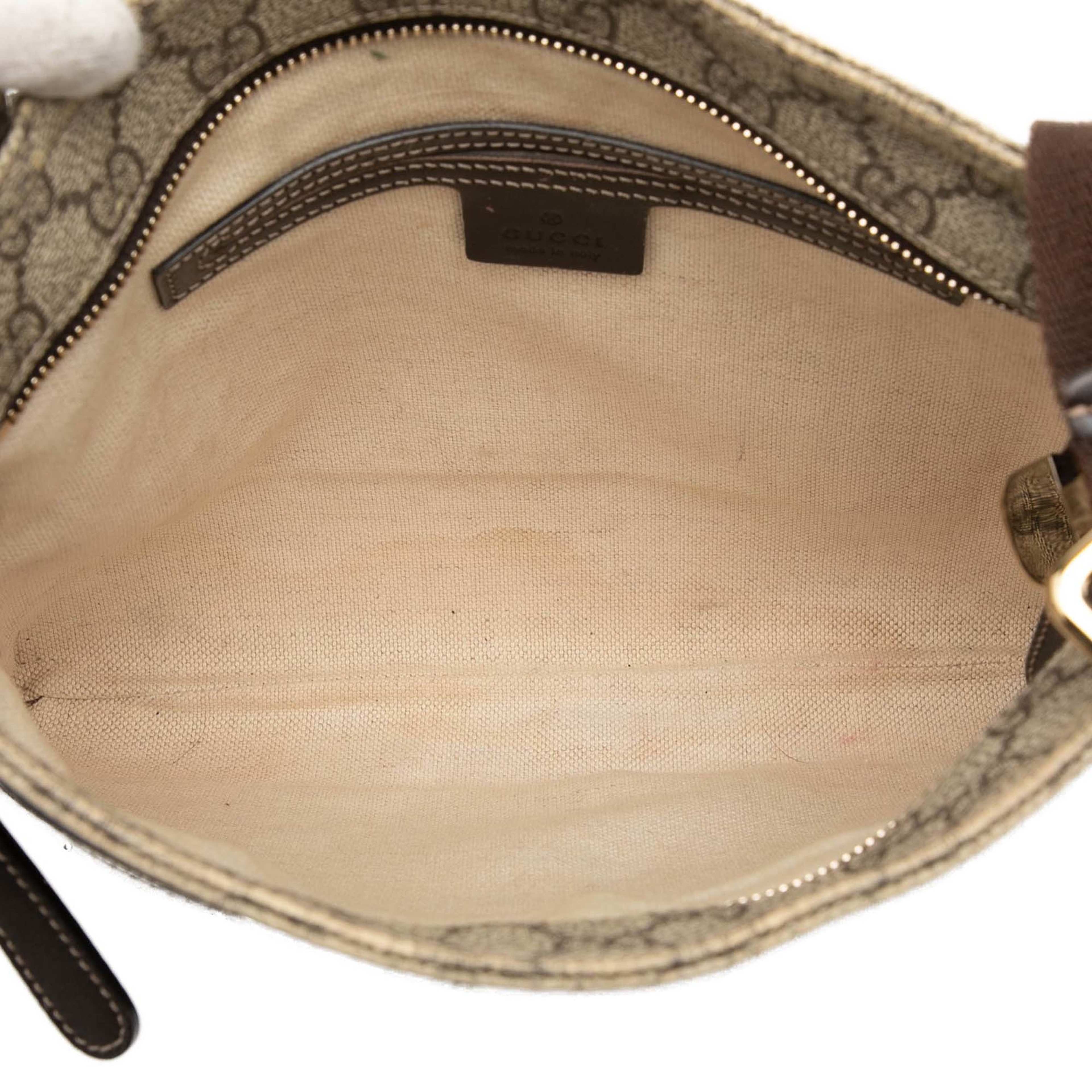 Gucci Gg Supreme Crossbody, från Luxclusif, i färgen beige. Klicka för att öppna bilden i stort format