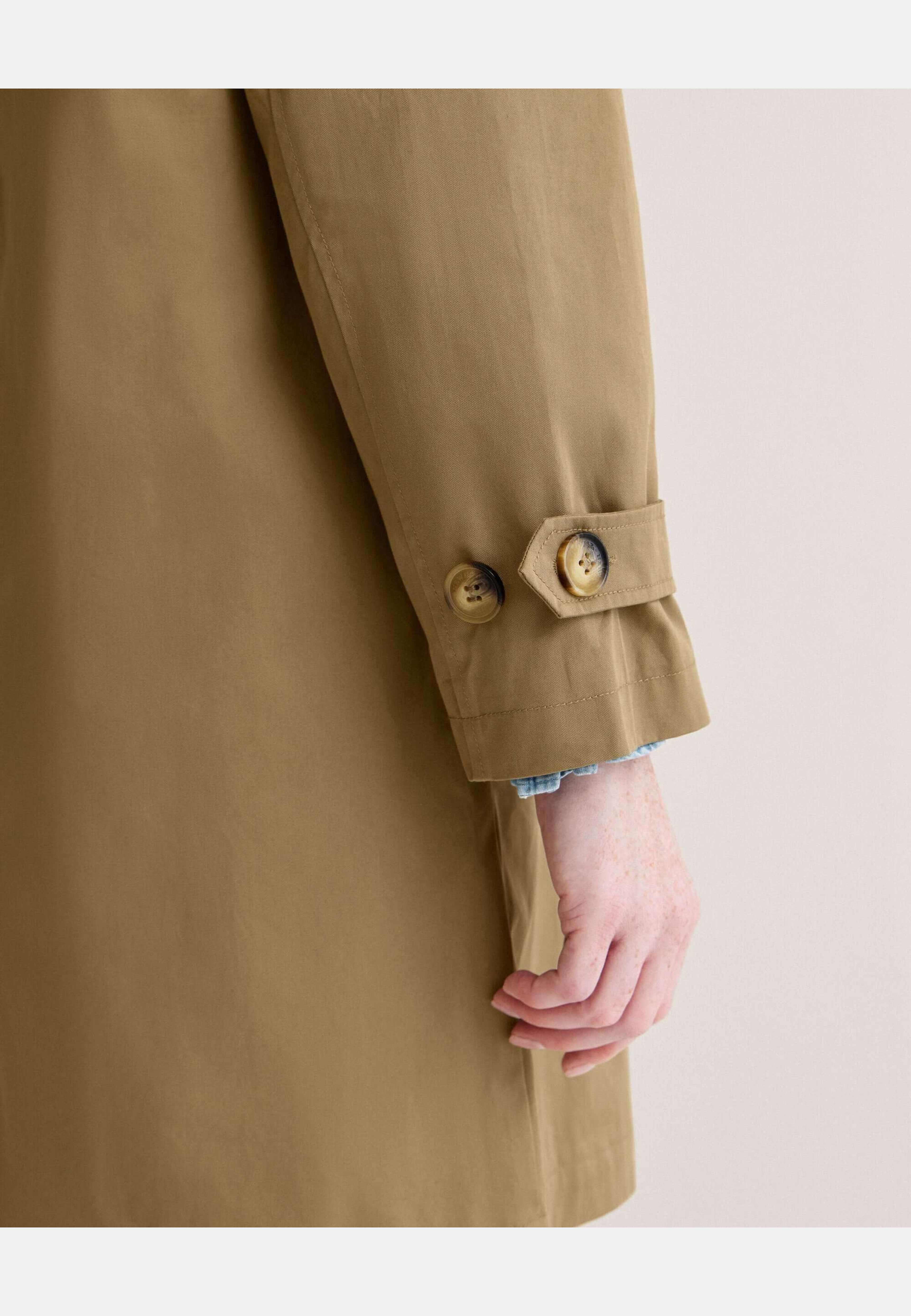 Beate Carcoat, från Newhouse, i färgen mörkbeige. Klicka för att öppna bilden i stort format