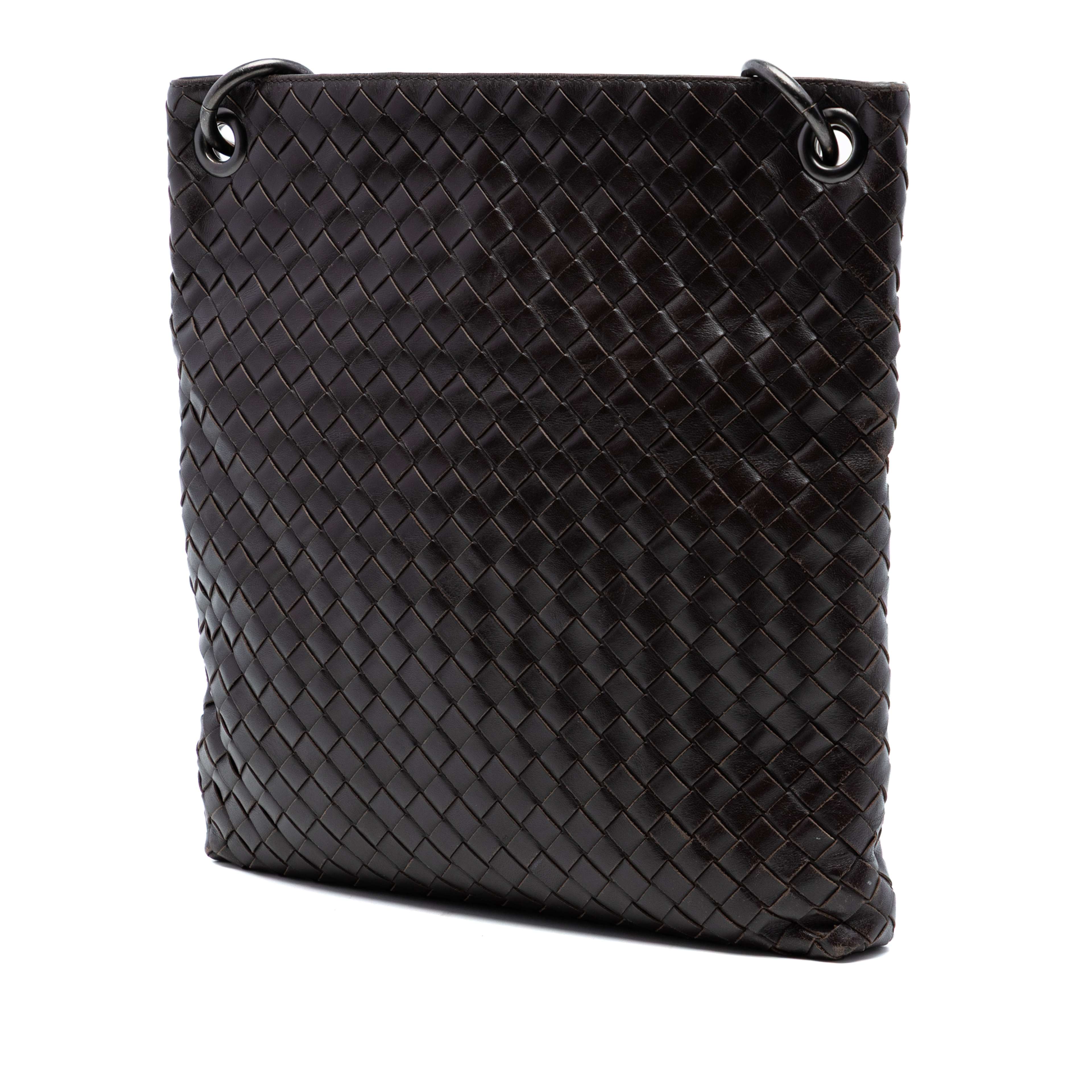 Bottega Veneta Nappa Intrecciato Crossbody, från Luxclusif, i färgen dark brown. Klicka för att öppna bilden i stort format