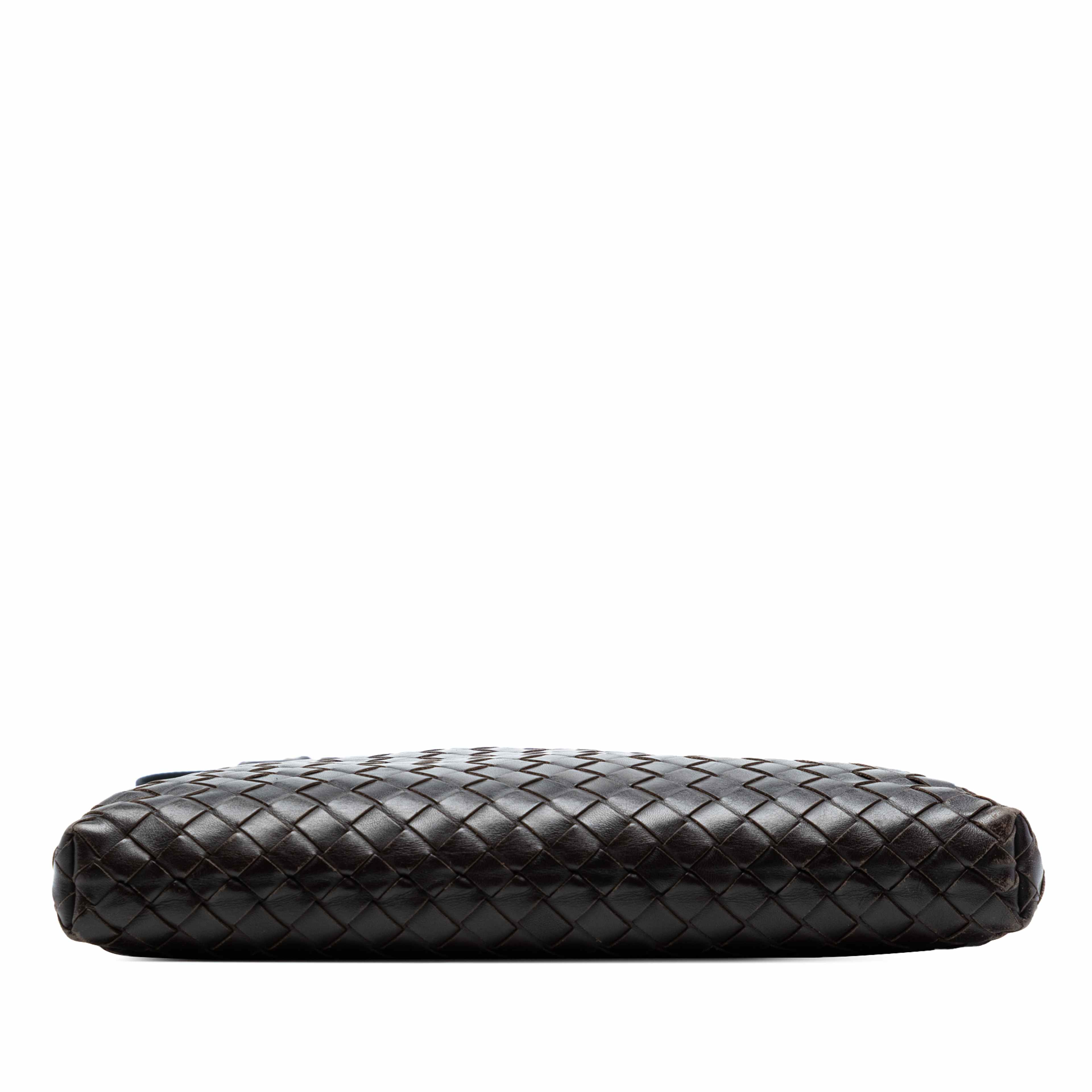 Bottega Veneta Nappa Intrecciato Crossbody, från Luxclusif, i färgen brun. Klicka för att öppna bilden i stort format