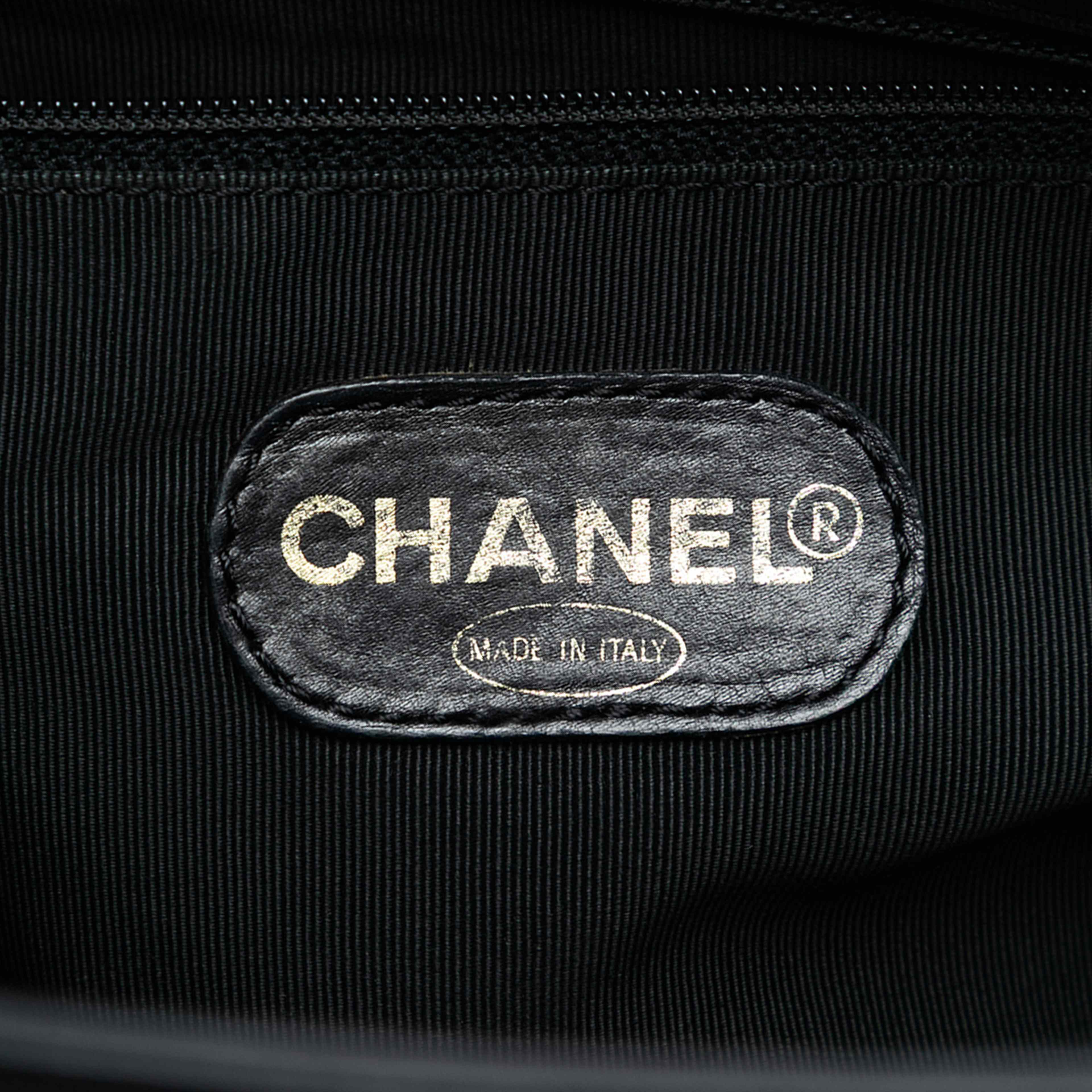 Chanel Cc Caviar Tortoise Chain Tote, från Luxclusif, i färgen black. Klicka för att öppna bilden i stort format