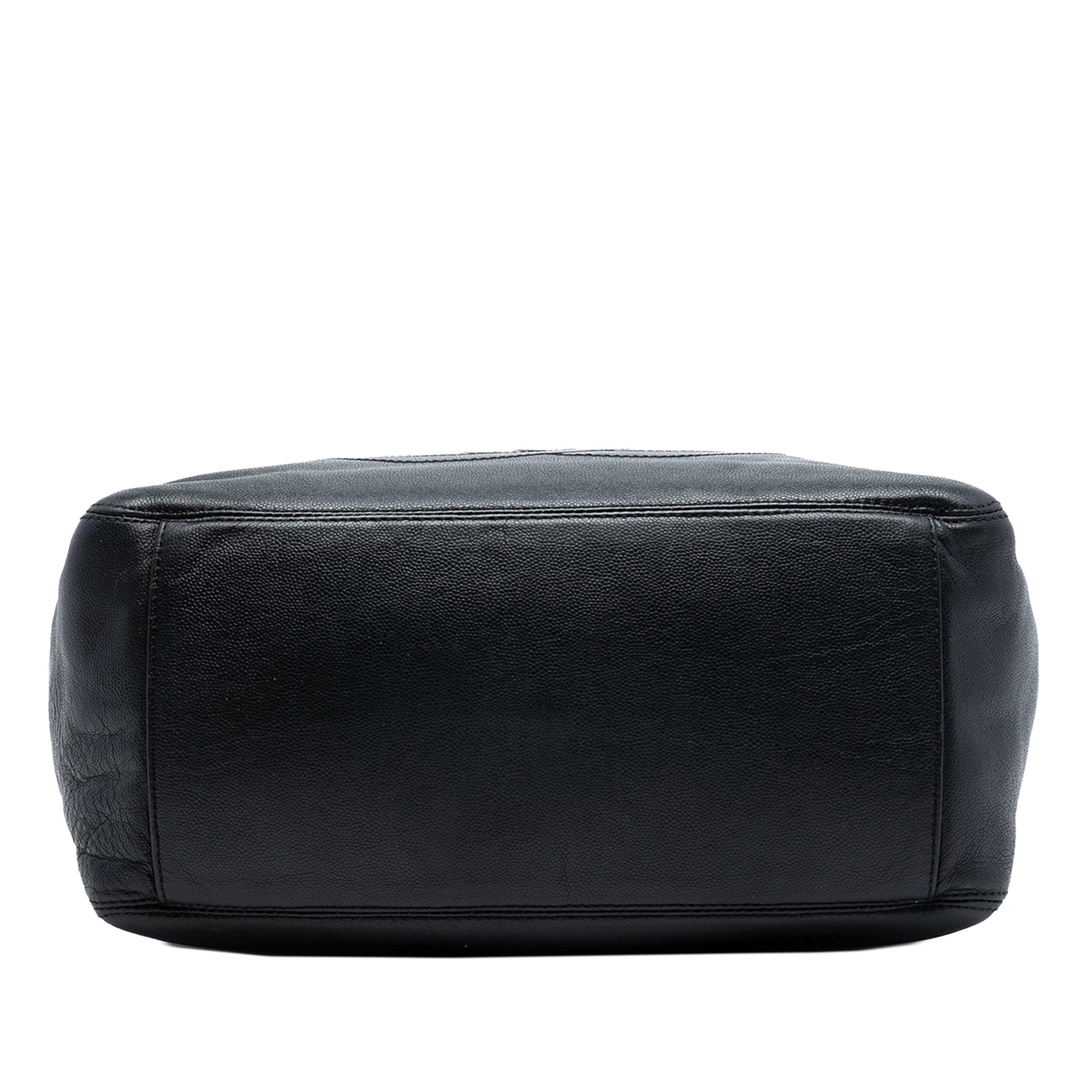 Chanel Cc Caviar Tortoise Chain Tote, från Luxclusif, i färgen black. Klicka för att öppna bilden i stort format