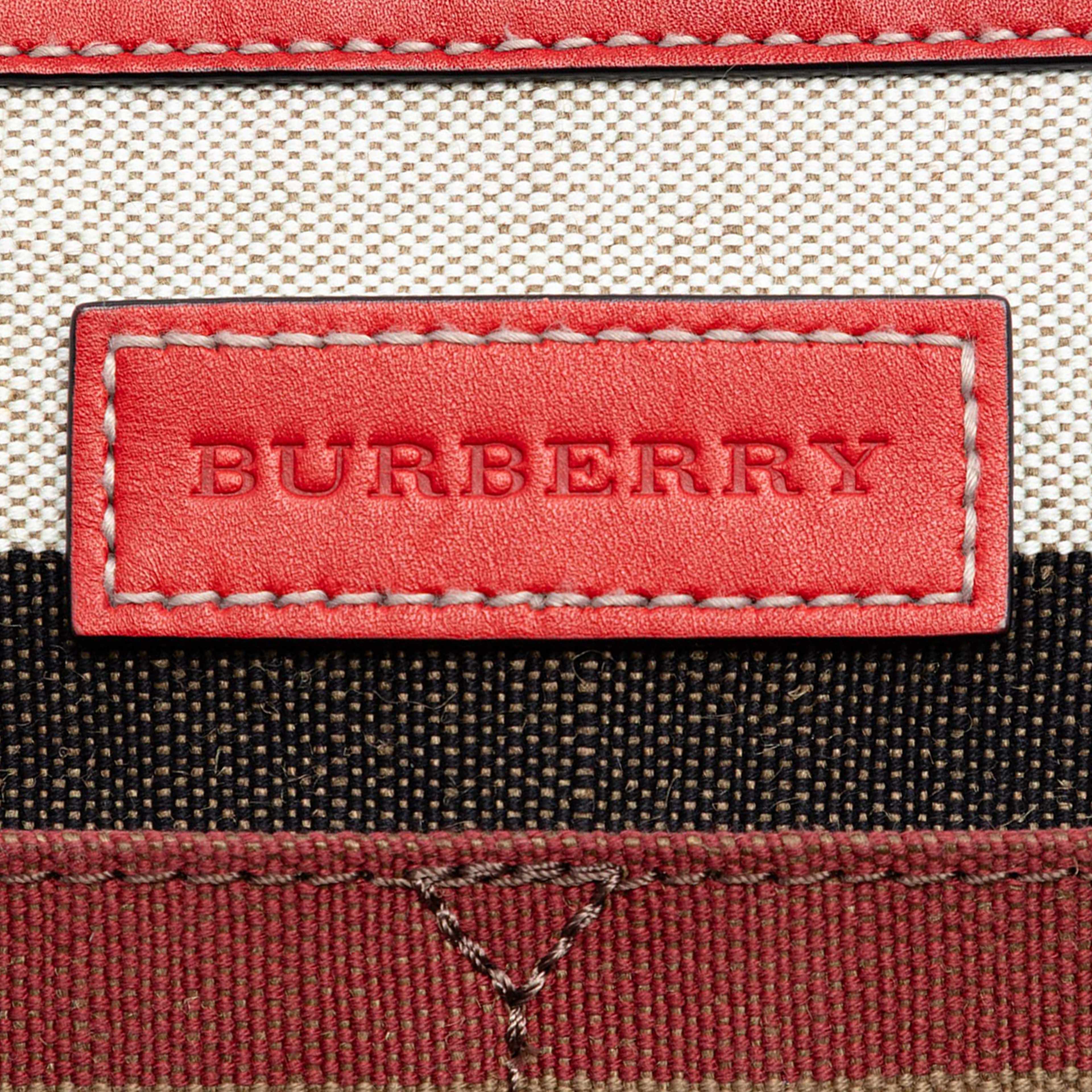 Burberry Medium Mega Check Canvas Ashby Bucket Bag, från Luxclusif, i färgen light brown. Klicka för att öppna bilden i stort format