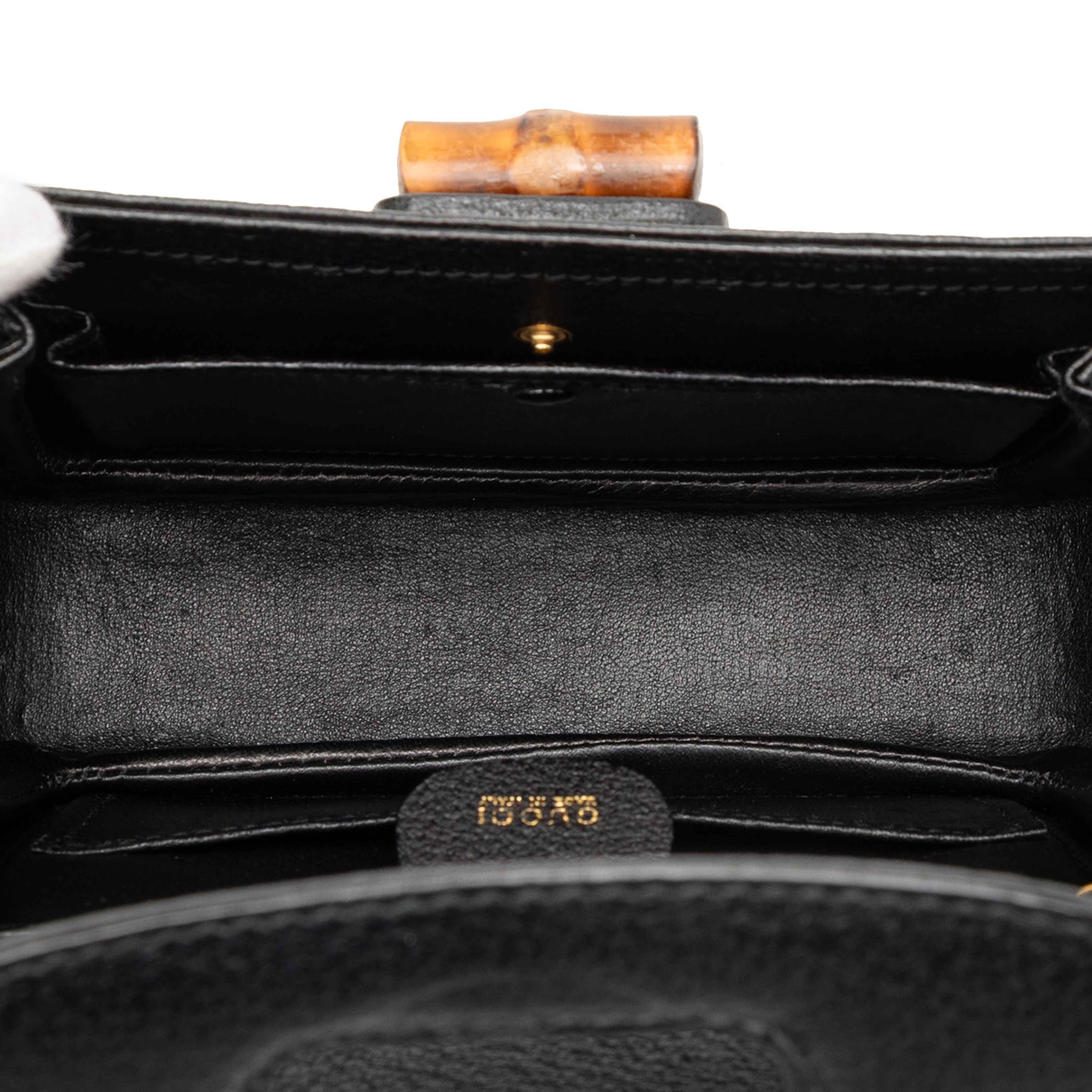 Gucci Grained Calfskin Bamboo Night, från Luxclusif, i färgen black. Klicka för att öppna bilden i stort format