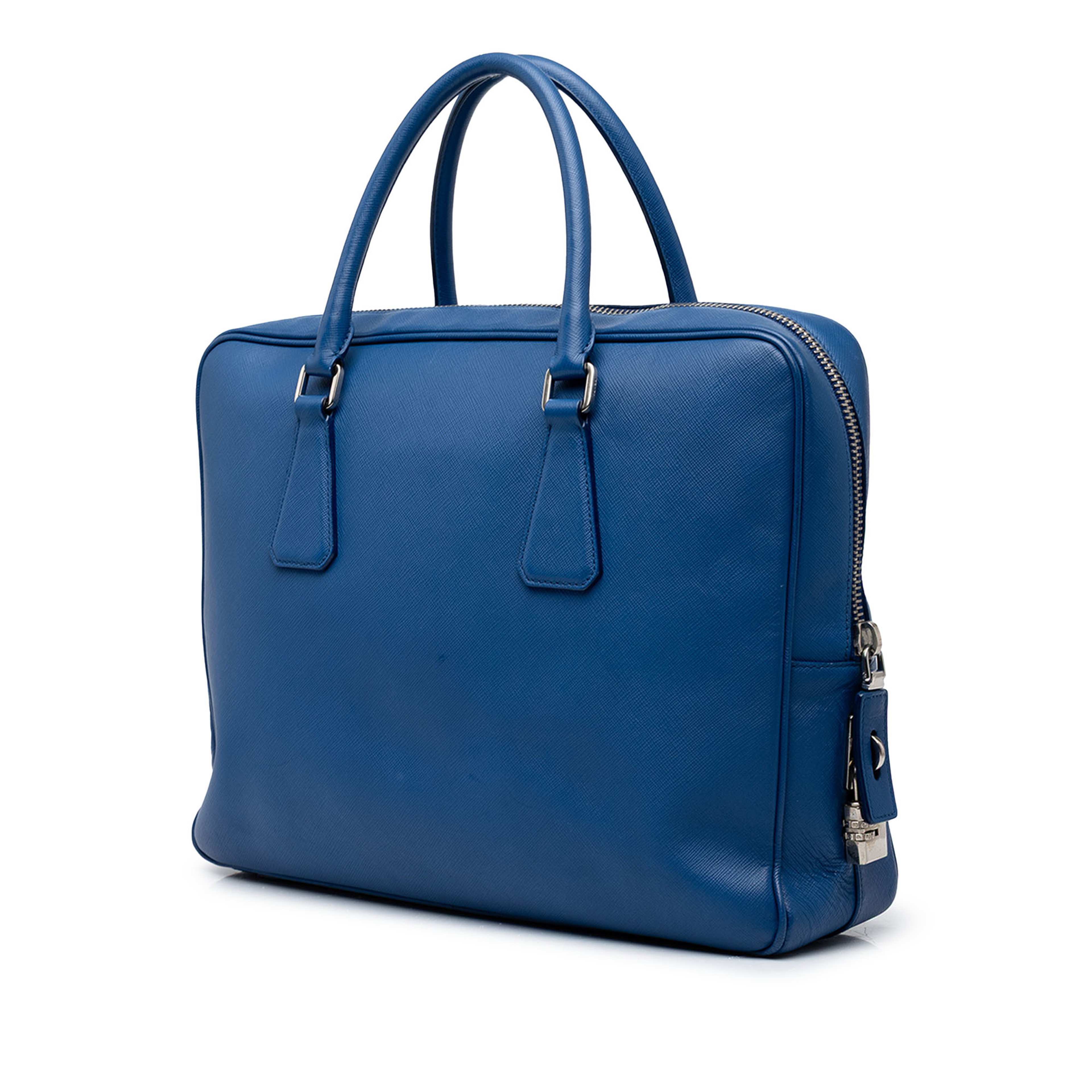 Prada Saffiano Business Bag, från Luxclusif, i färgen blå. Klicka för att öppna bilden i stort format