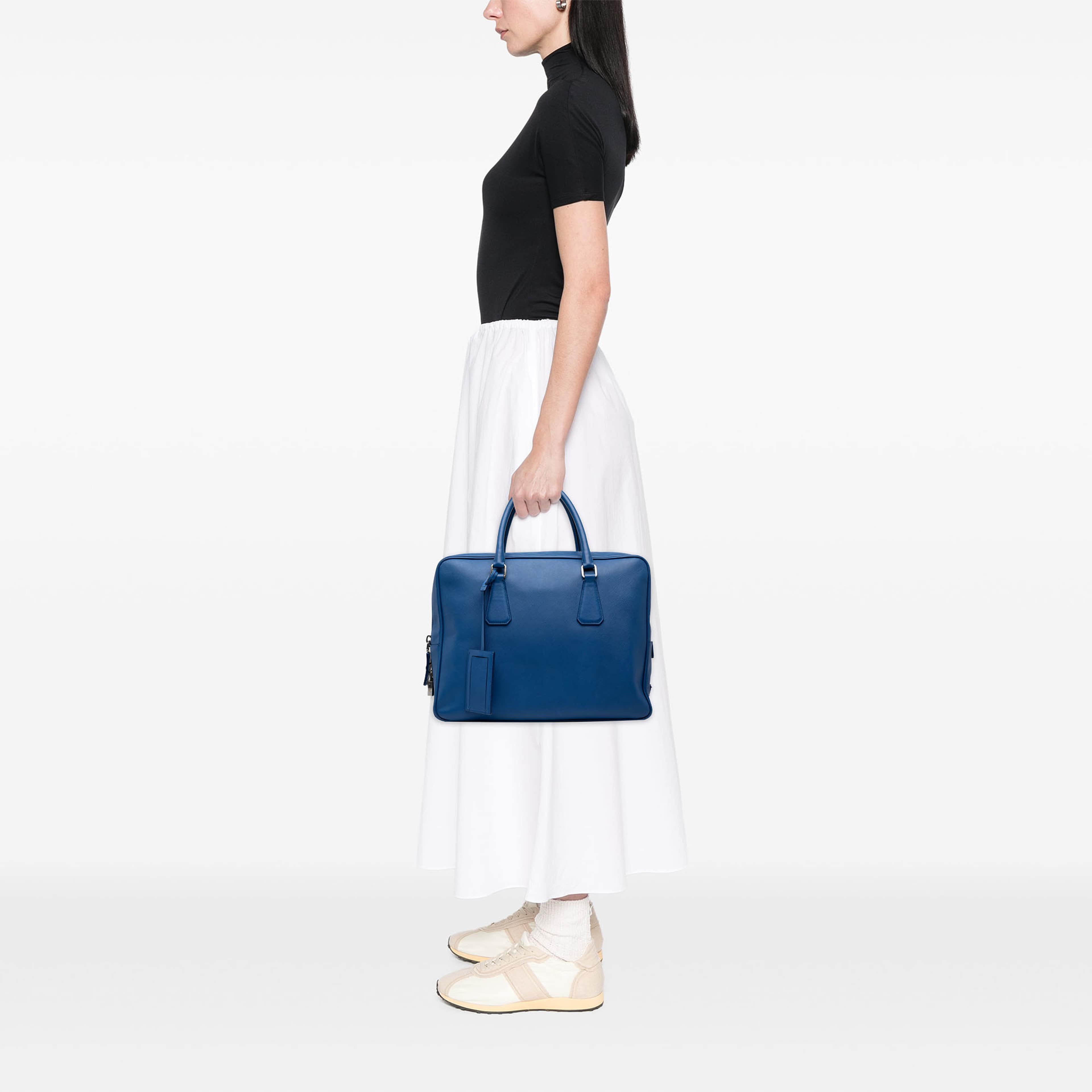 Prada Saffiano Business Bag, från Luxclusif, i färgen blå. Klicka för att öppna bilden i stort format