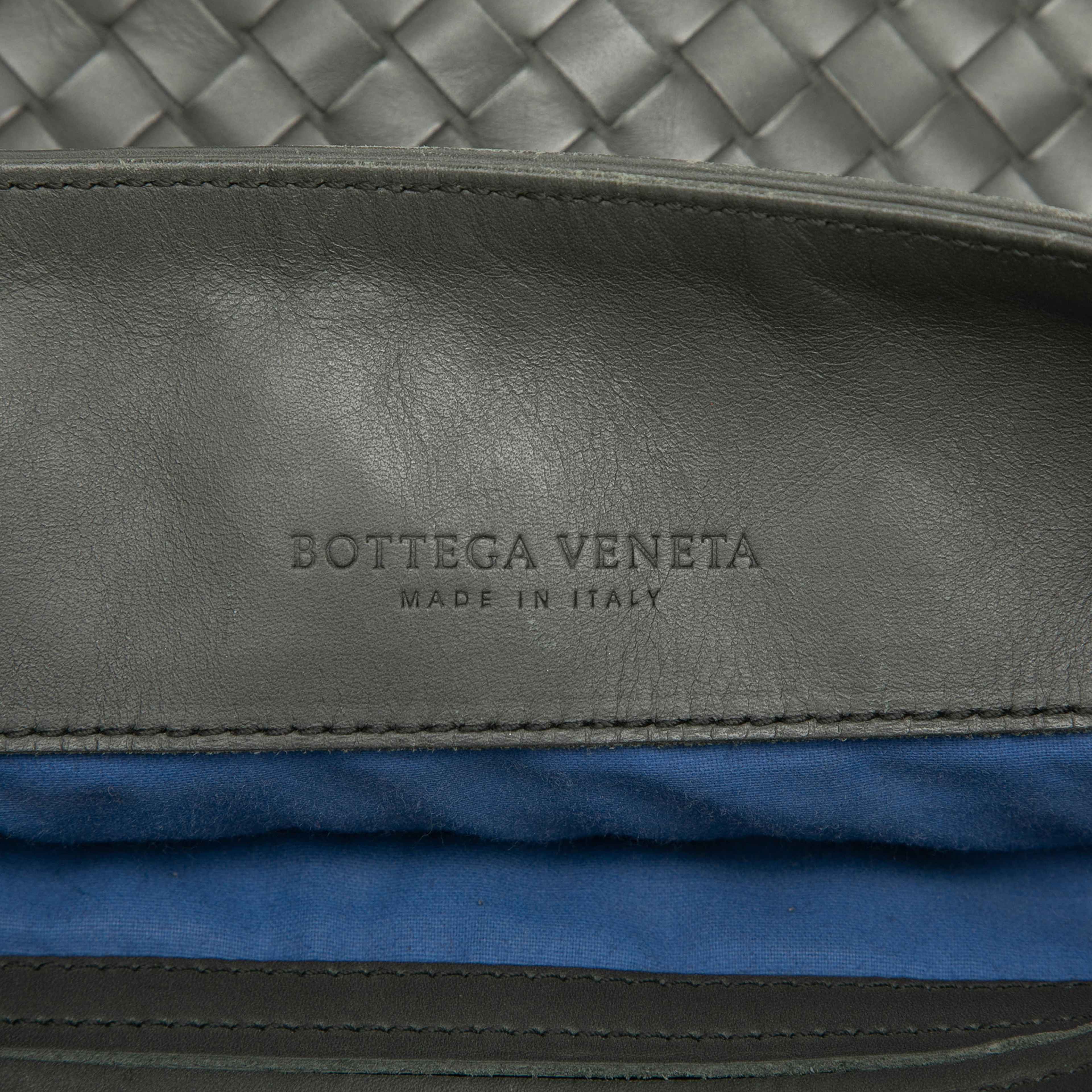 Bottega Veneta Nappa Intrecciato Vn Crossbody, från Luxclusif, i färgen grå. Klicka för att öppna bilden i stort format