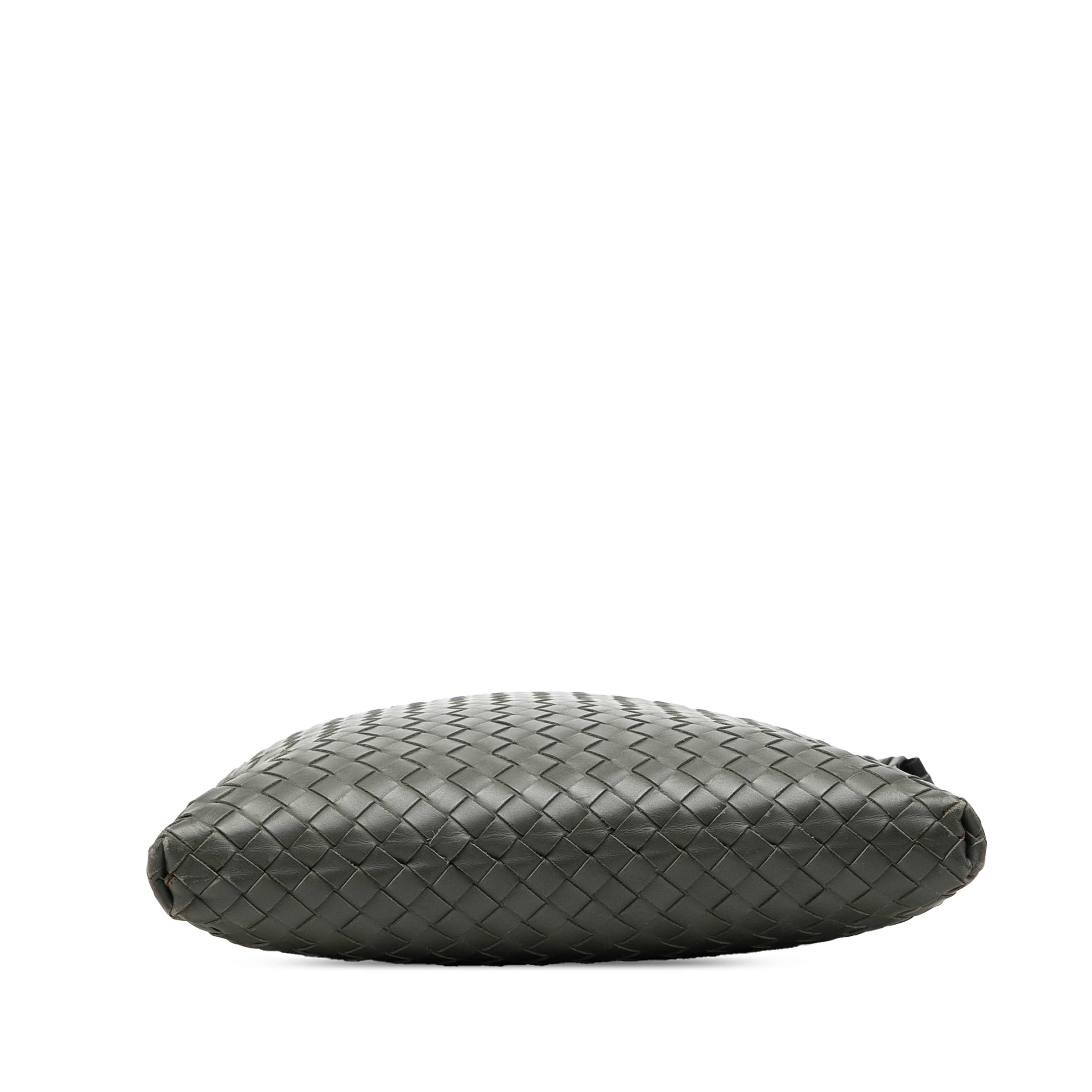 Bottega Veneta Nappa Intrecciato Vn Crossbody, från Luxclusif, i färgen grå. Klicka för att öppna bilden i stort format