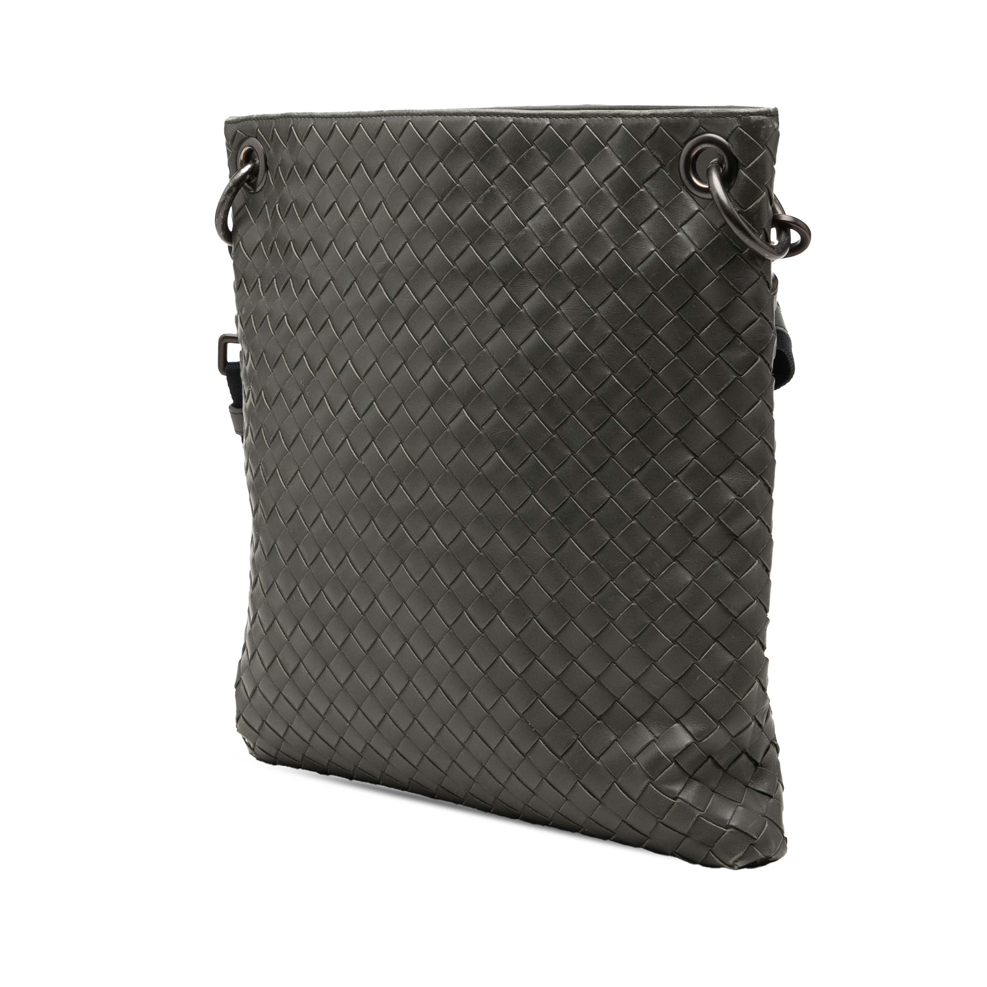 Bottega Veneta Nappa Intrecciato Vn Crossbody, från Luxclusif, i färgen grå. Klicka för att öppna bilden i stort format