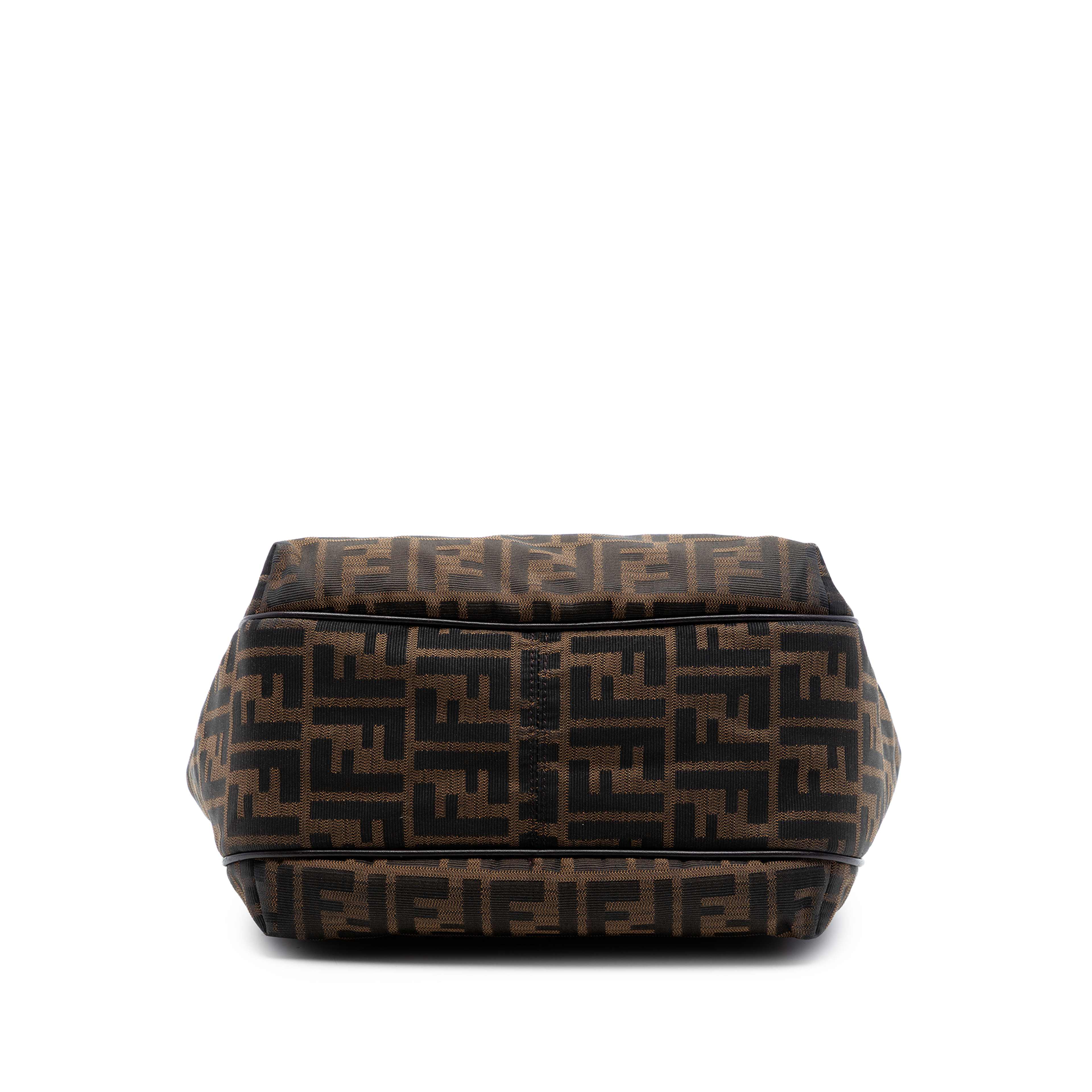 Fendi Zucca Canvas Chef Tote, från Luxclusif, i färgen brun. Klicka för att öppna bilden i stort format