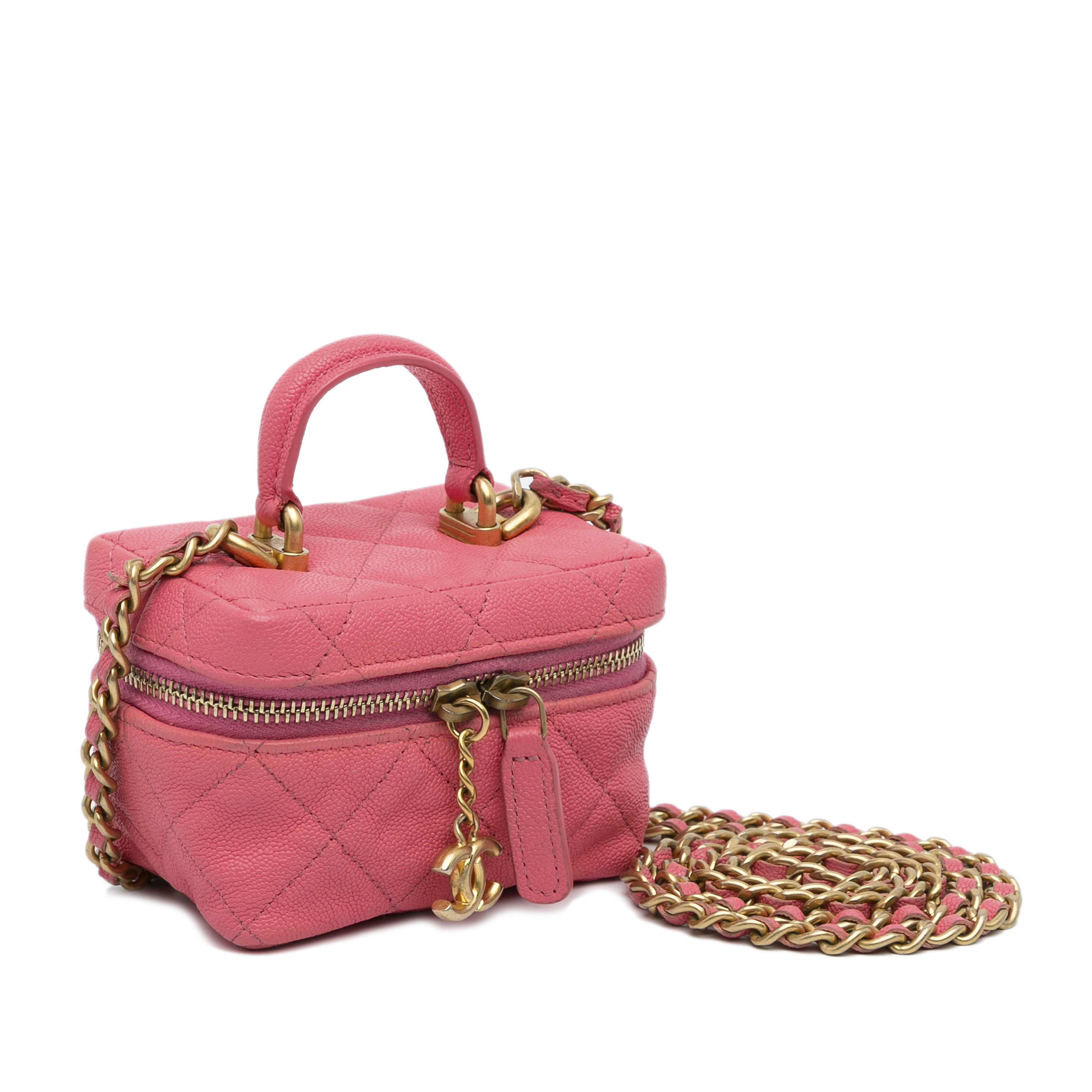 Chanel Micro Caviar Chain Vanity Bag, från Luxclusif, i färgen pink. Klicka för att öppna bilden i stort format