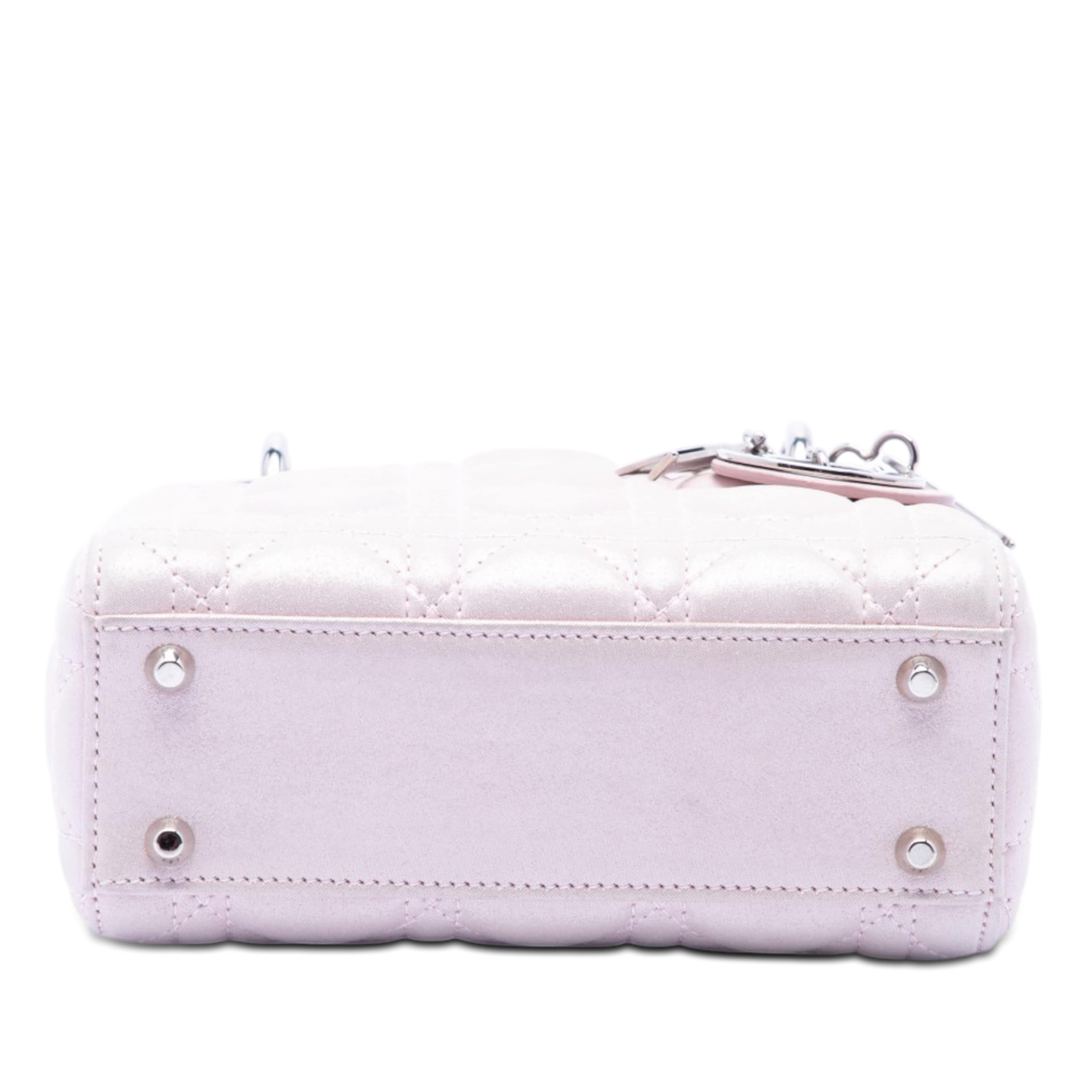 Dior Mini Iridescent Lambskin Cannage Lady Dior, från Luxclusif, i färgen rosa. Klicka för att öppna bilden i stort format