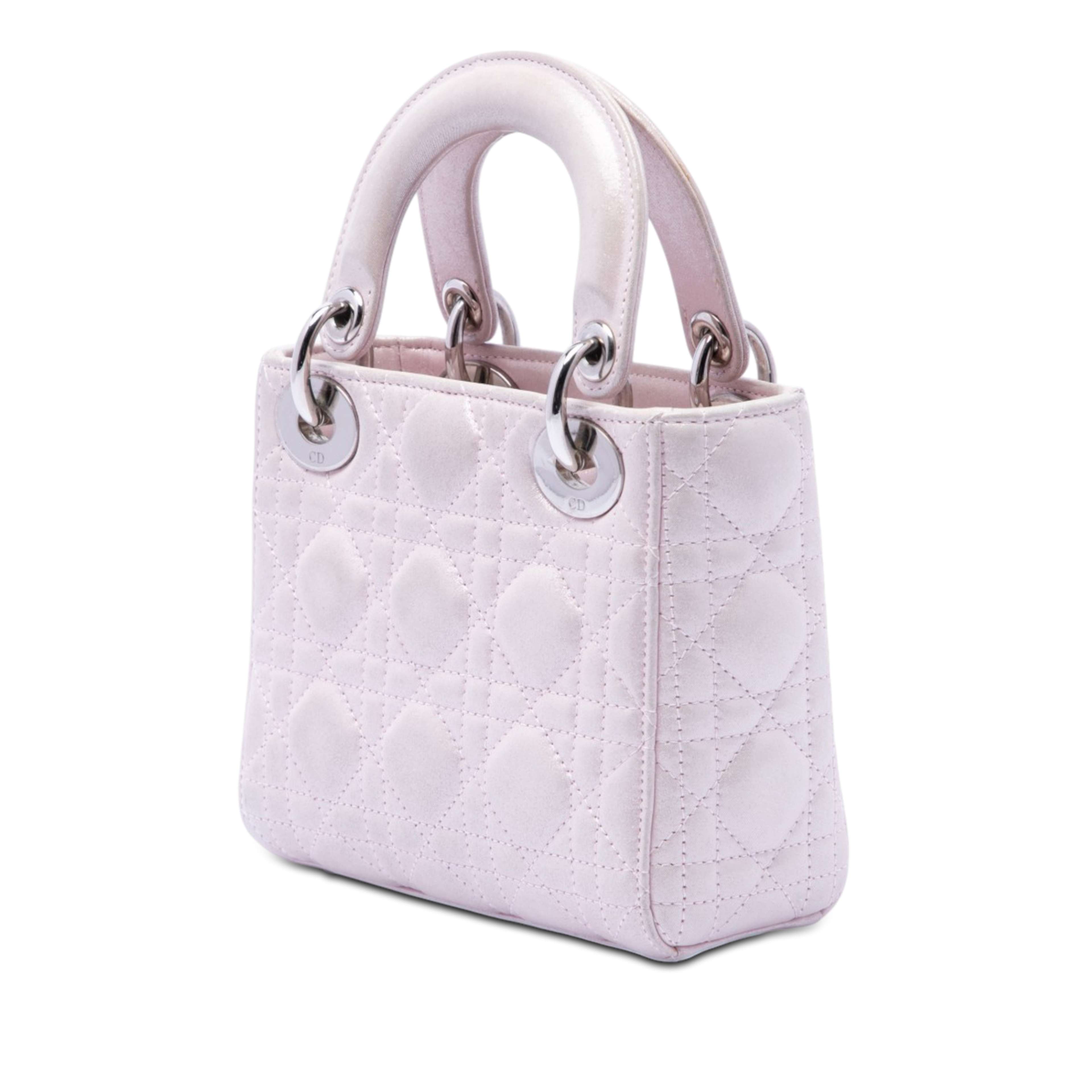 Dior Mini Iridescent Lambskin Cannage Lady Dior, från Luxclusif, i färgen light pink. Klicka för att öppna bilden i stort format