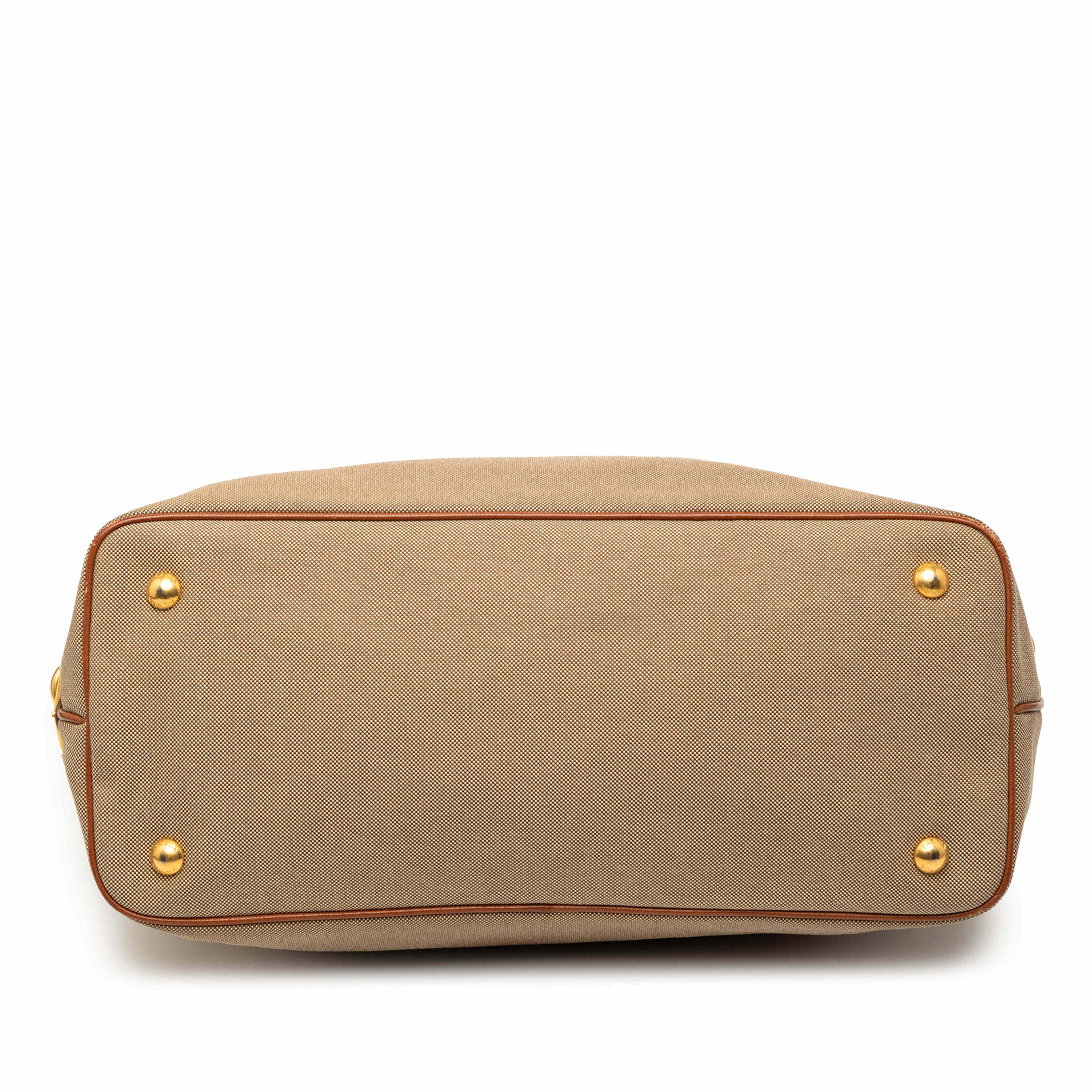 Prada Canvas Canapa Logo Convertible Tote, från Luxclusif, i färgen brun. Klicka för att öppna bilden i stort format