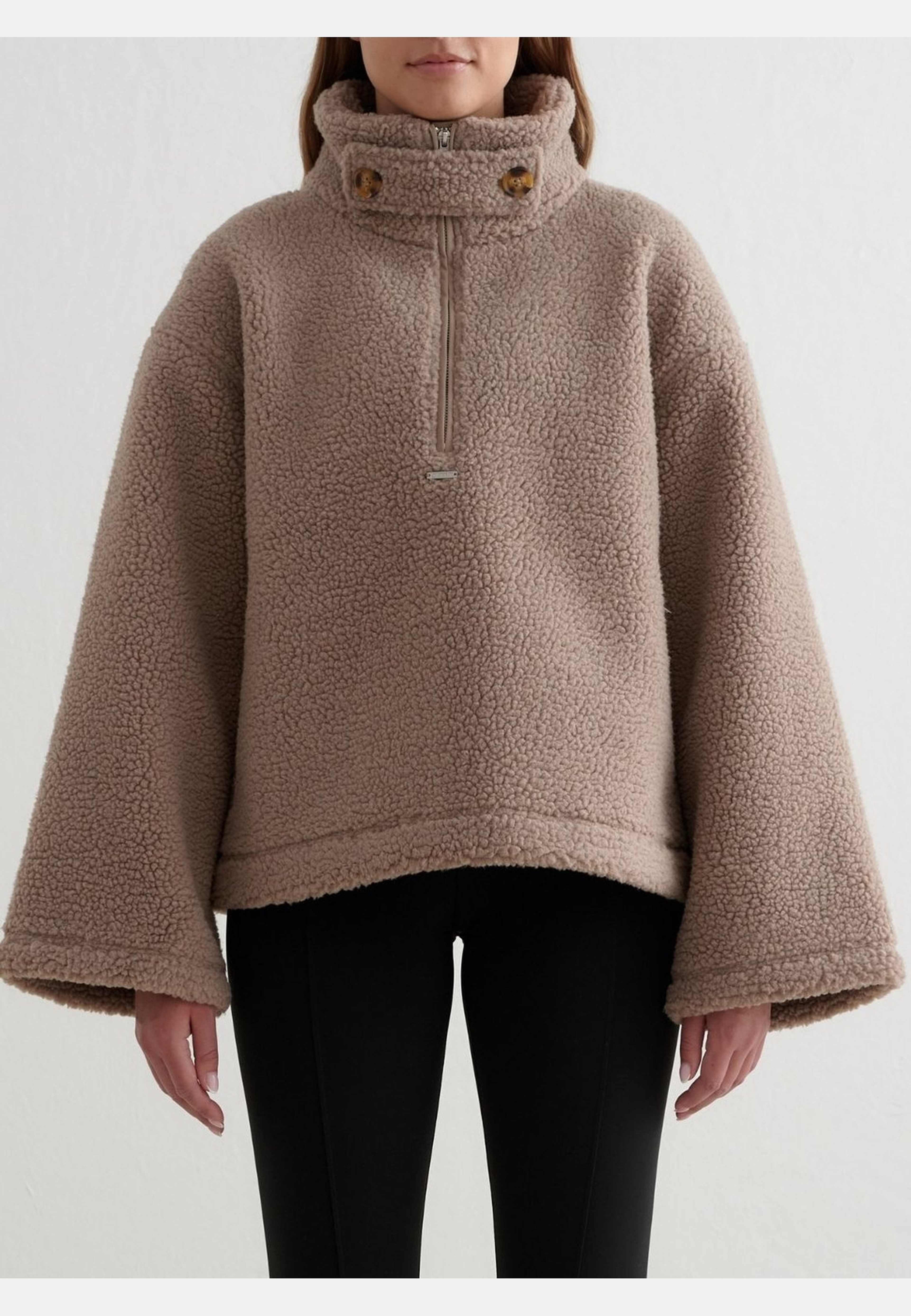 Pile Anorak, från aim'n, i färgen dark clay. Klicka för att öppna bilden i stort format