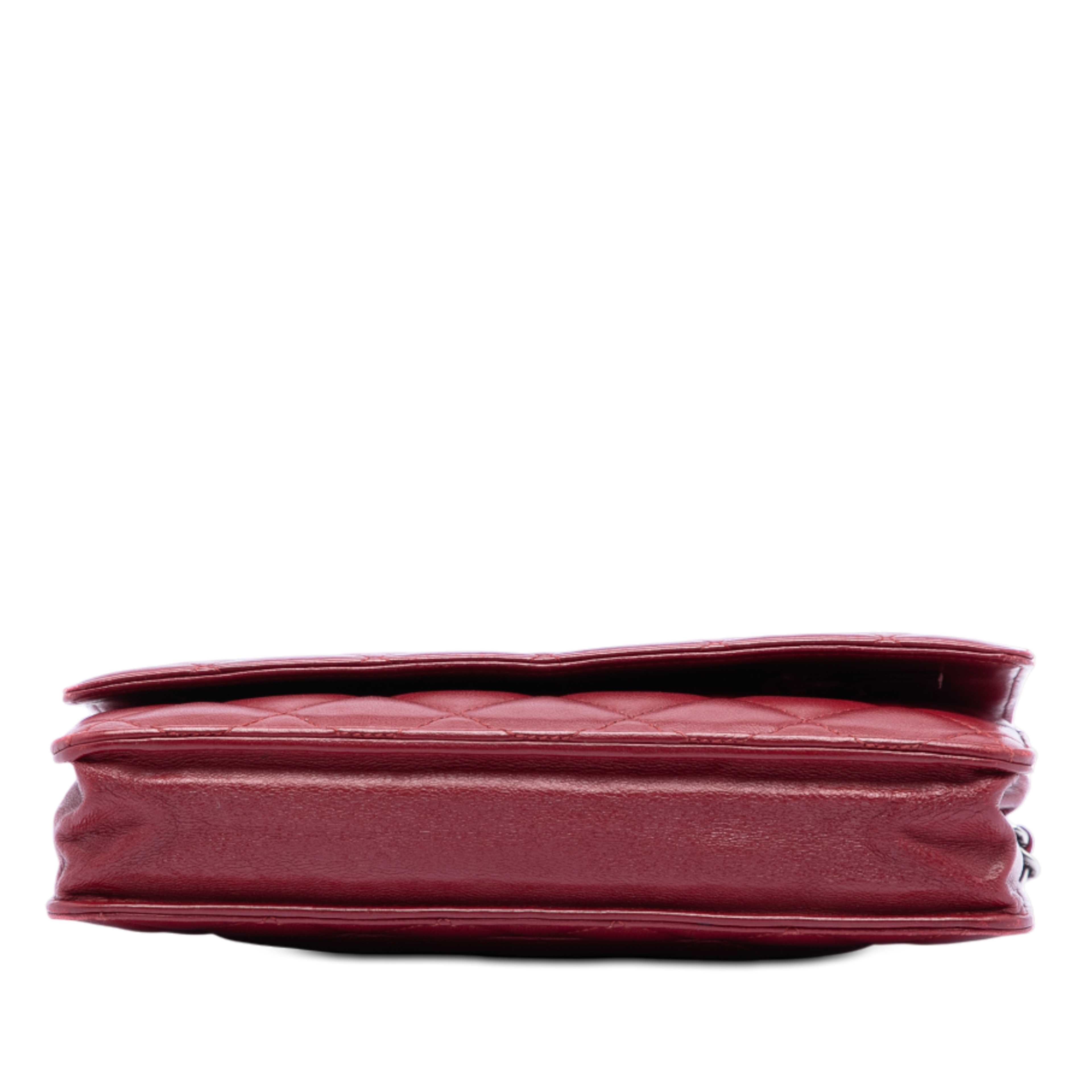 Chanel Cc Quilted Lambskin Wallet On Chain, från Luxclusif, i färgen red. Klicka för att öppna bilden i stort format