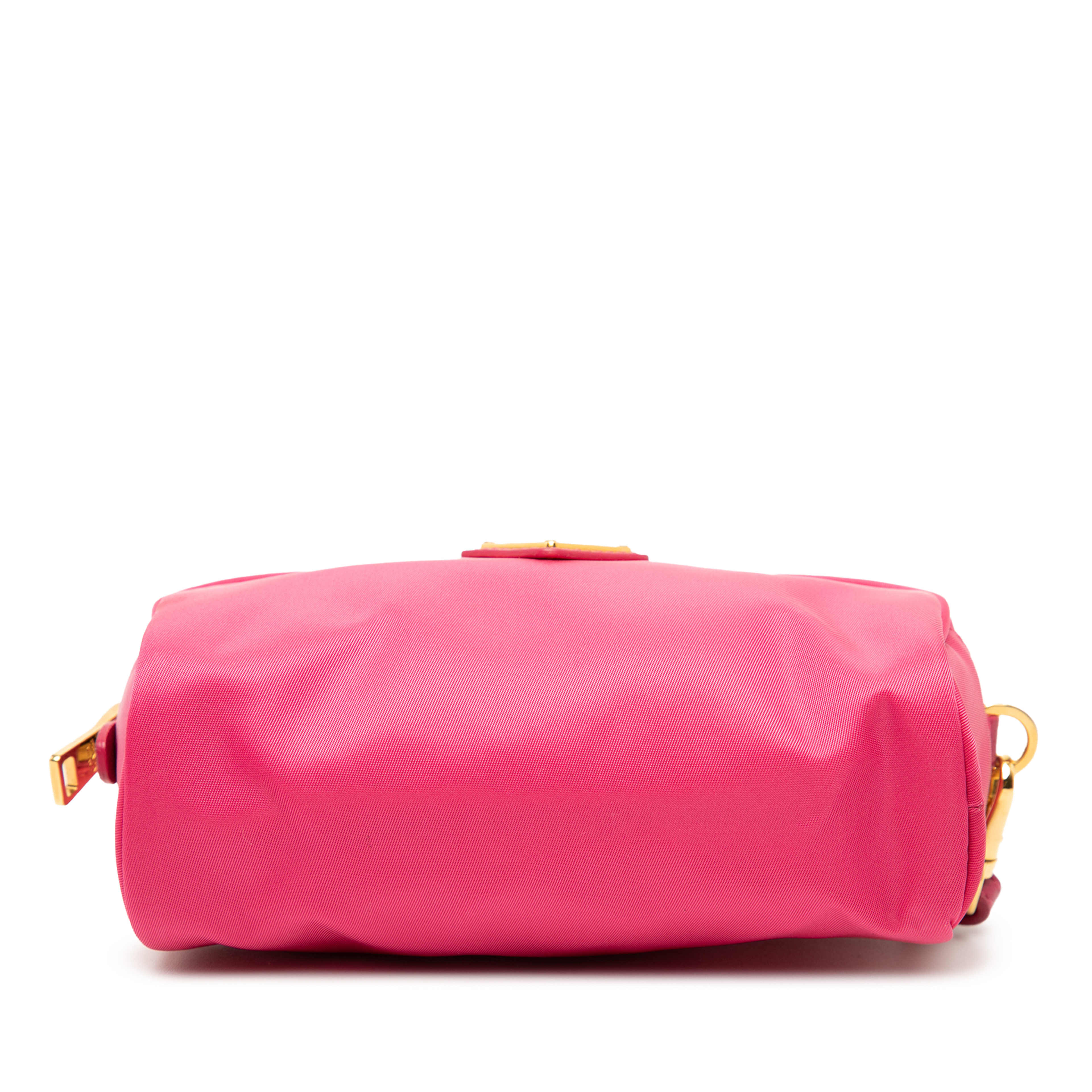 Prada Tessuto Wristlet Pouch, från Luxclusif, i färgen rosa. Klicka för att öppna bilden i stort format