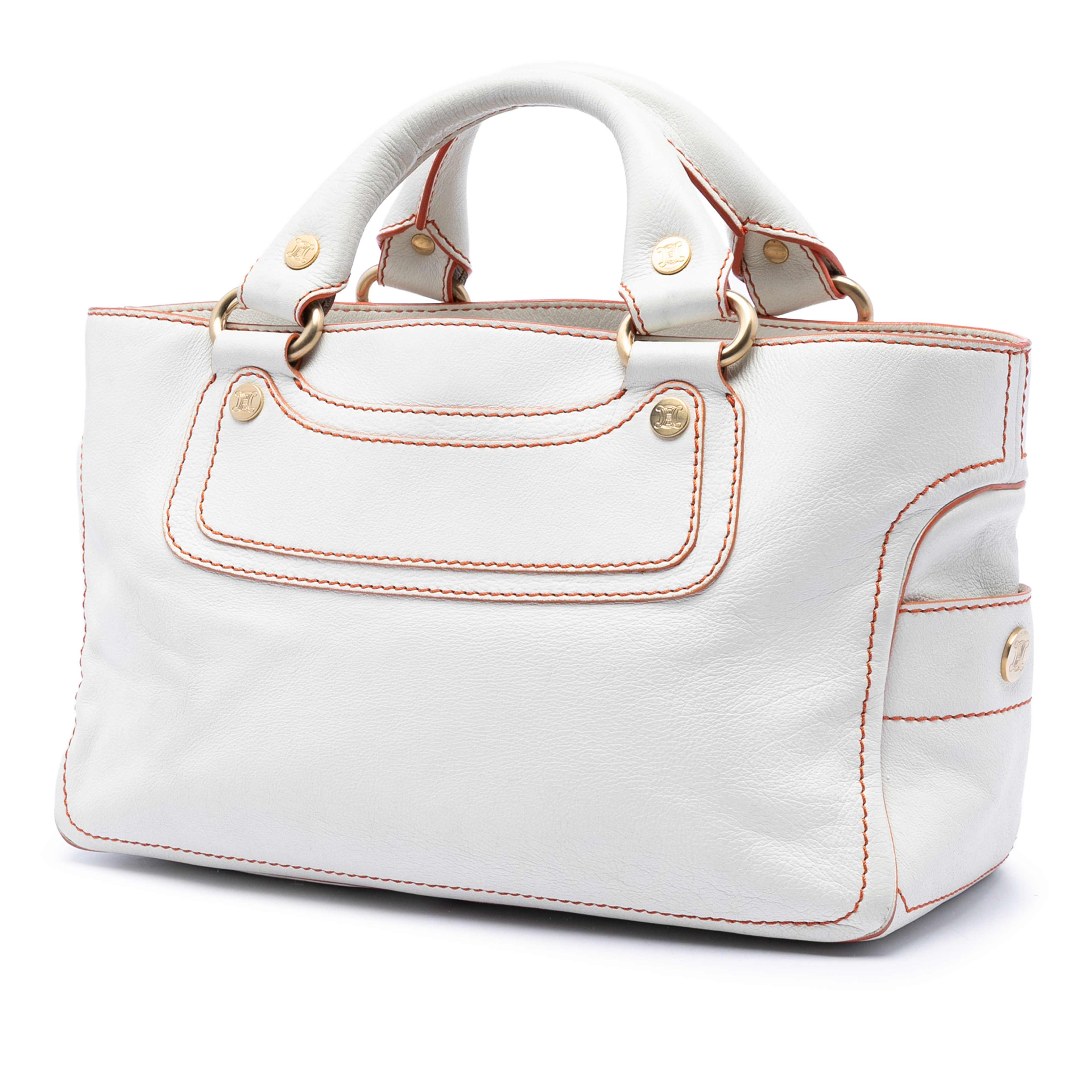 Celine Leather Boogie Handbag, från Luxclusif, i färgen vit. Klicka för att öppna bilden i stort format