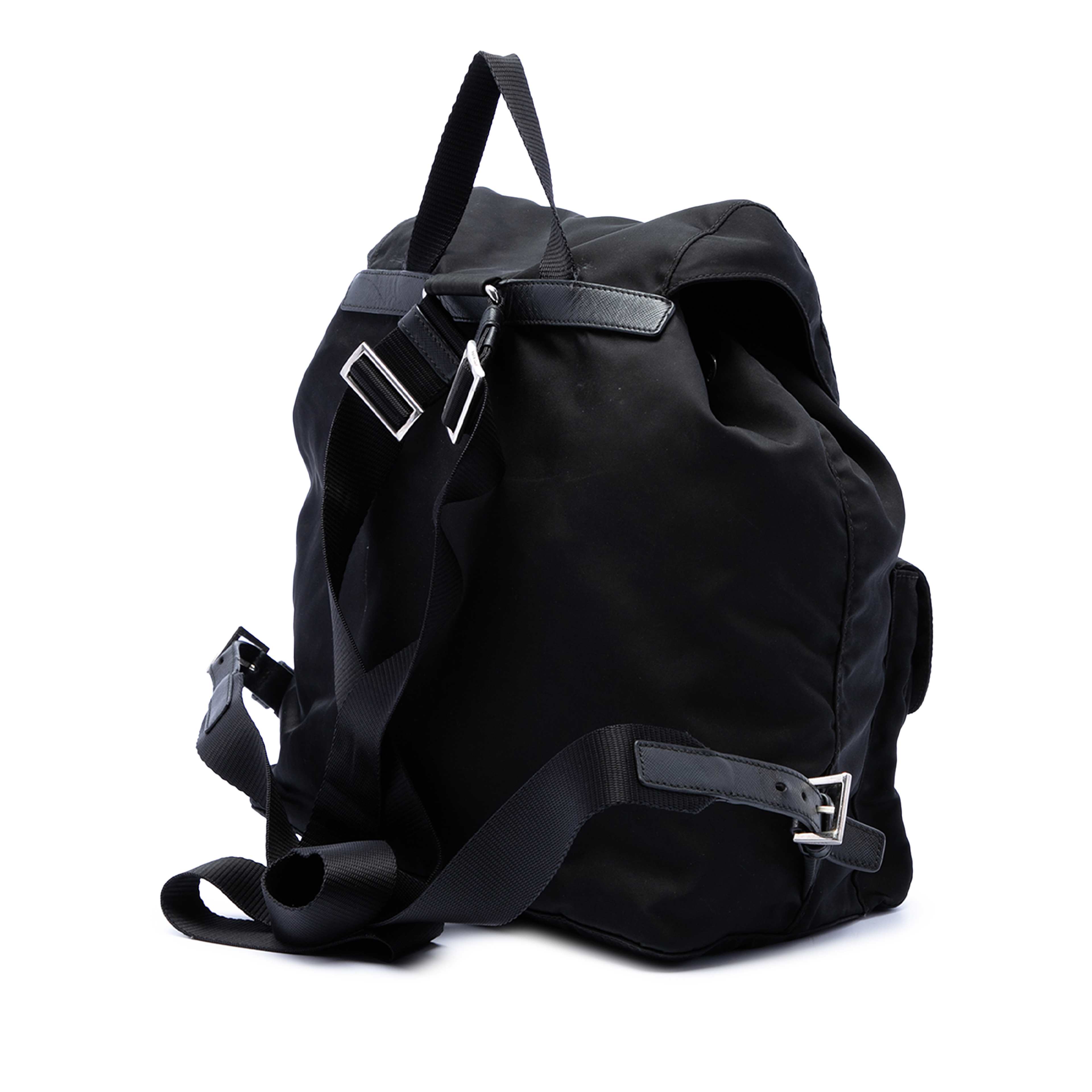 Prada Tessuto Backpack, från Luxclusif, i färgen black. Klicka för att öppna bilden i stort format