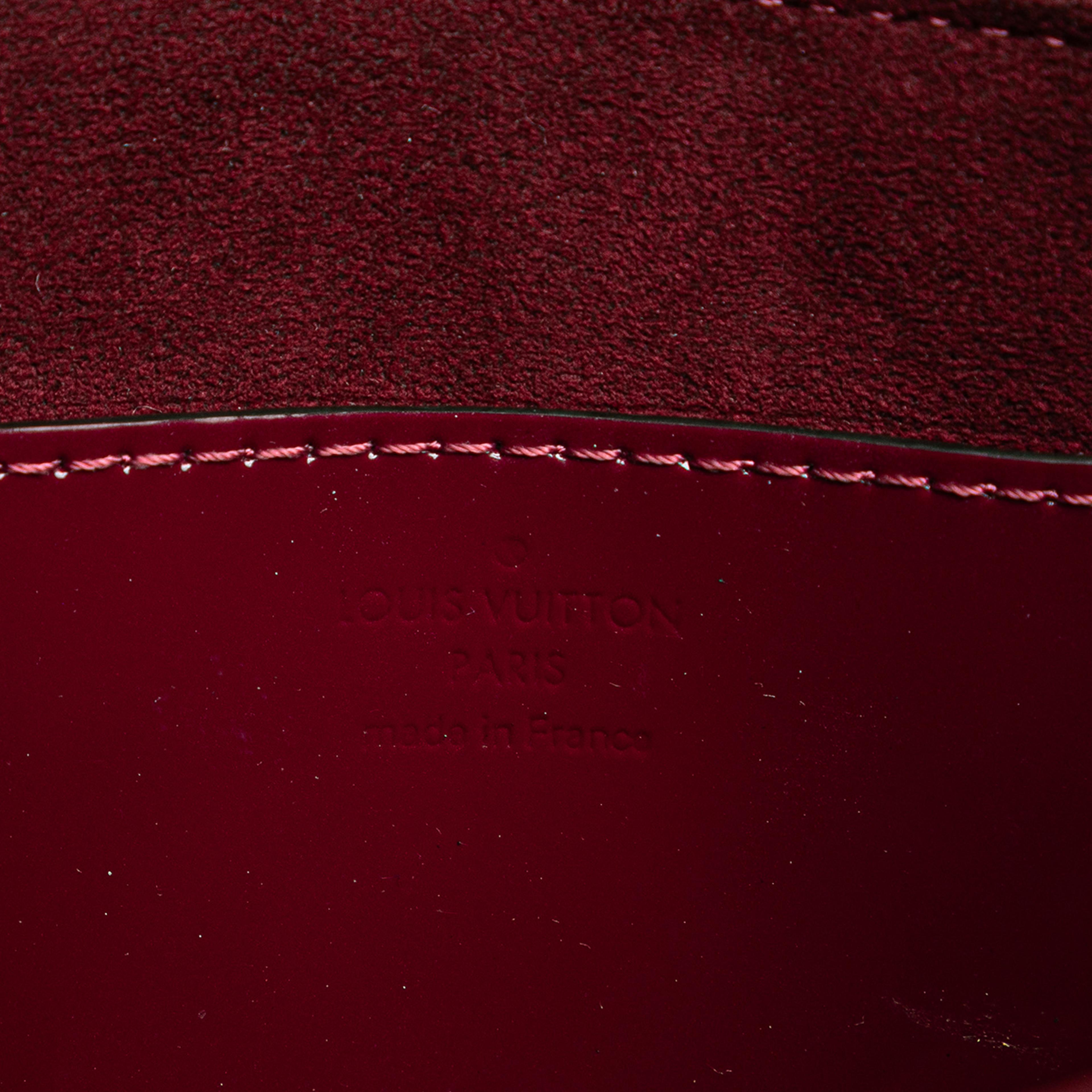 Louis Vuitton Vernis Monogram Twist Pm, från Luxclusif, i färgen red. Klicka för att öppna bilden i stort format