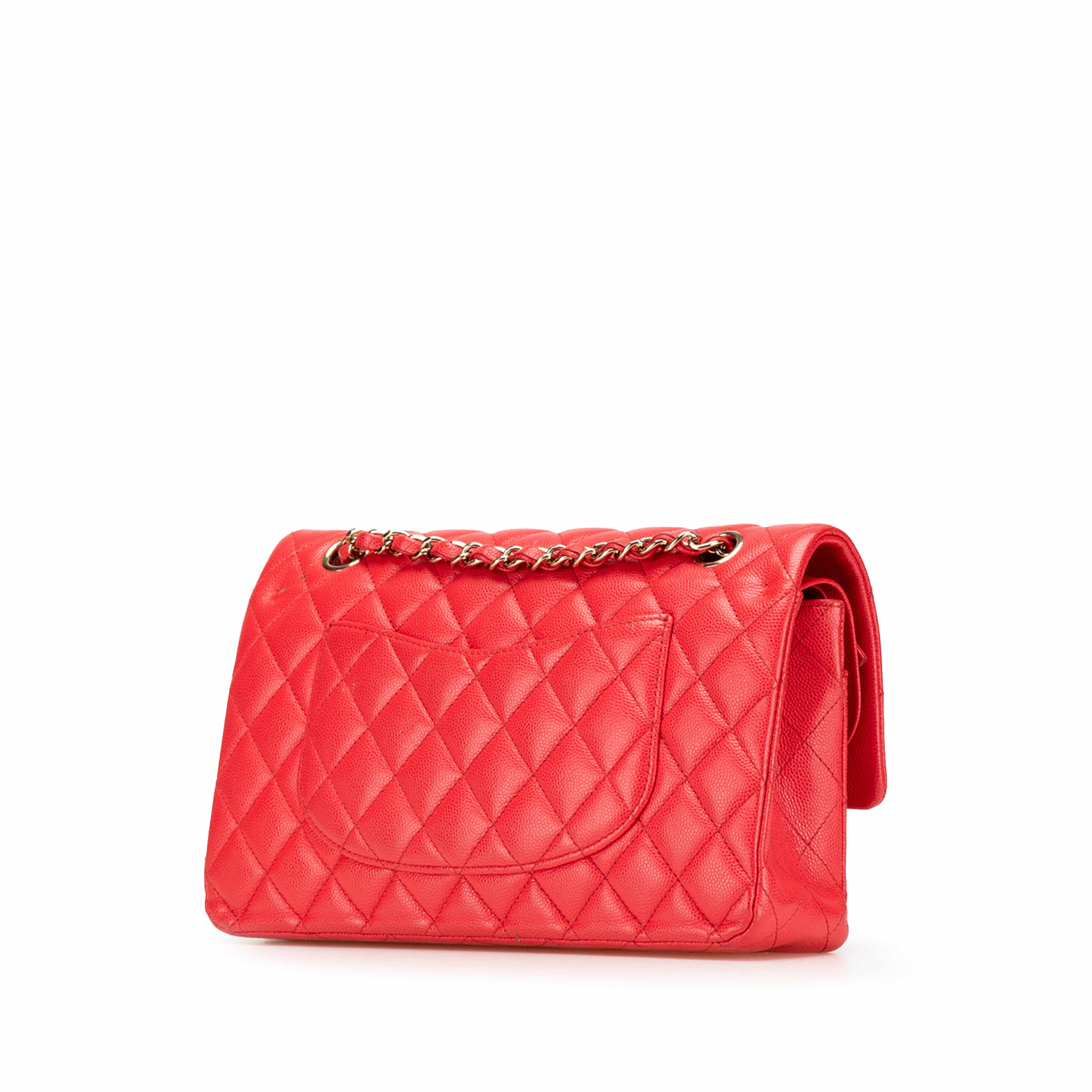 Chanel Medium Classic Caviar Double Flap, från Luxclusif, i färgen red. Klicka för att öppna bilden i stort format