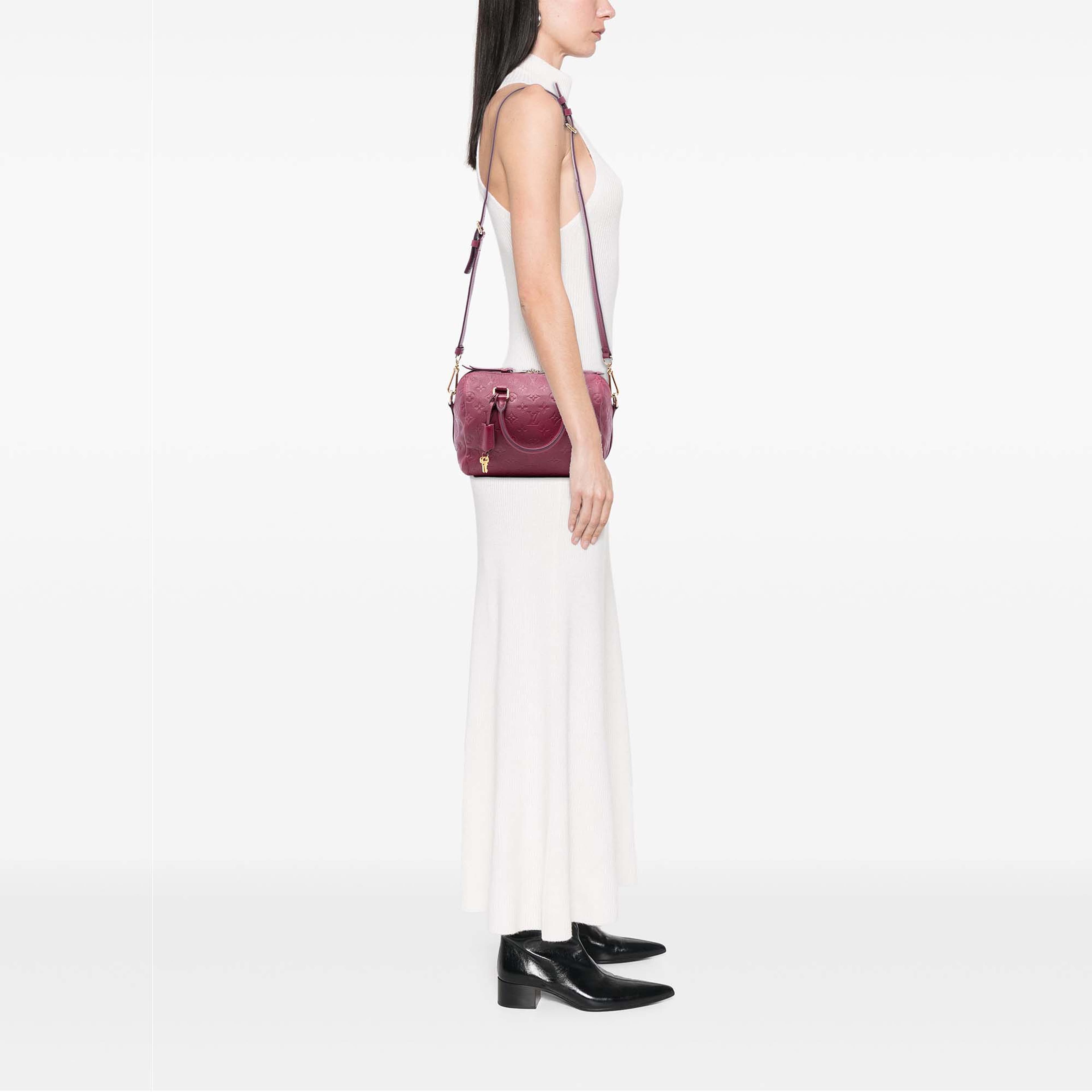 Louis Vuitton Monogram Empreinte Speedy Bandouliere 25, från Luxclusif, i färgen röd. Klicka för att öppna bilden i stort format