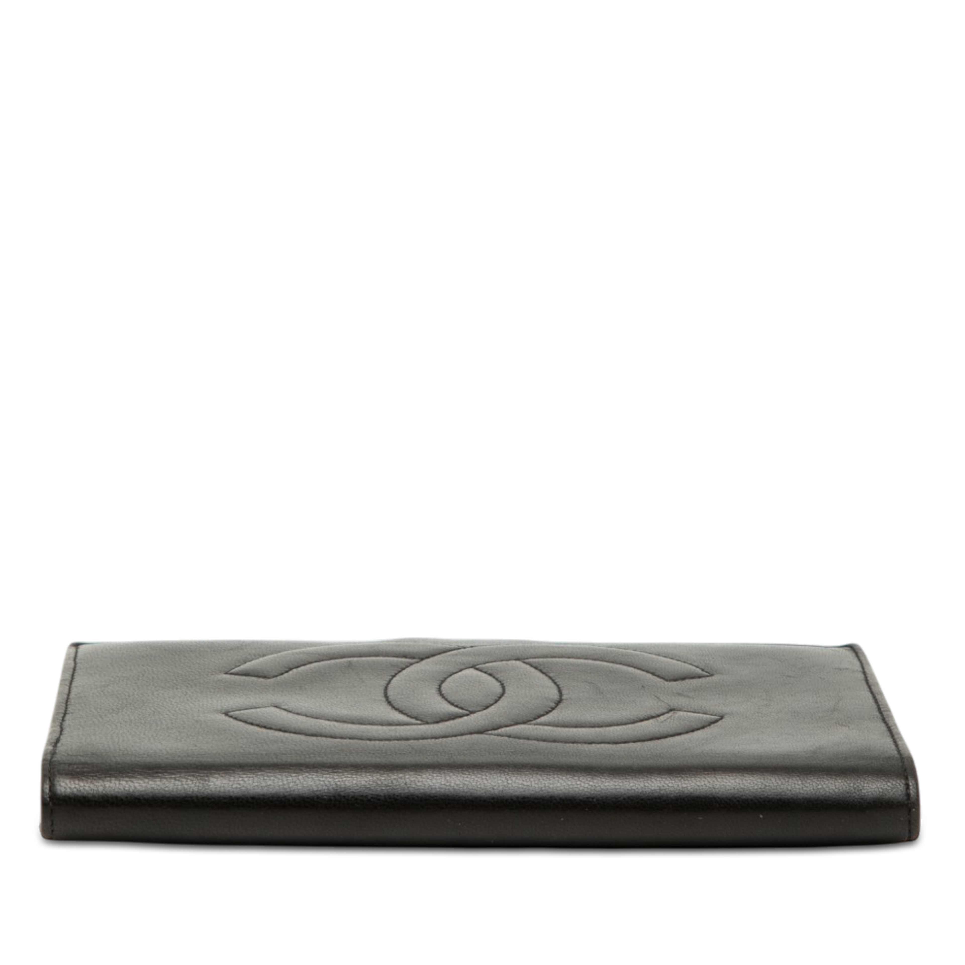Chanel Cc Lambskin Bifold Long Wallet, från Luxclusif, i färgen svart. Klicka för att öppna bilden i stort format