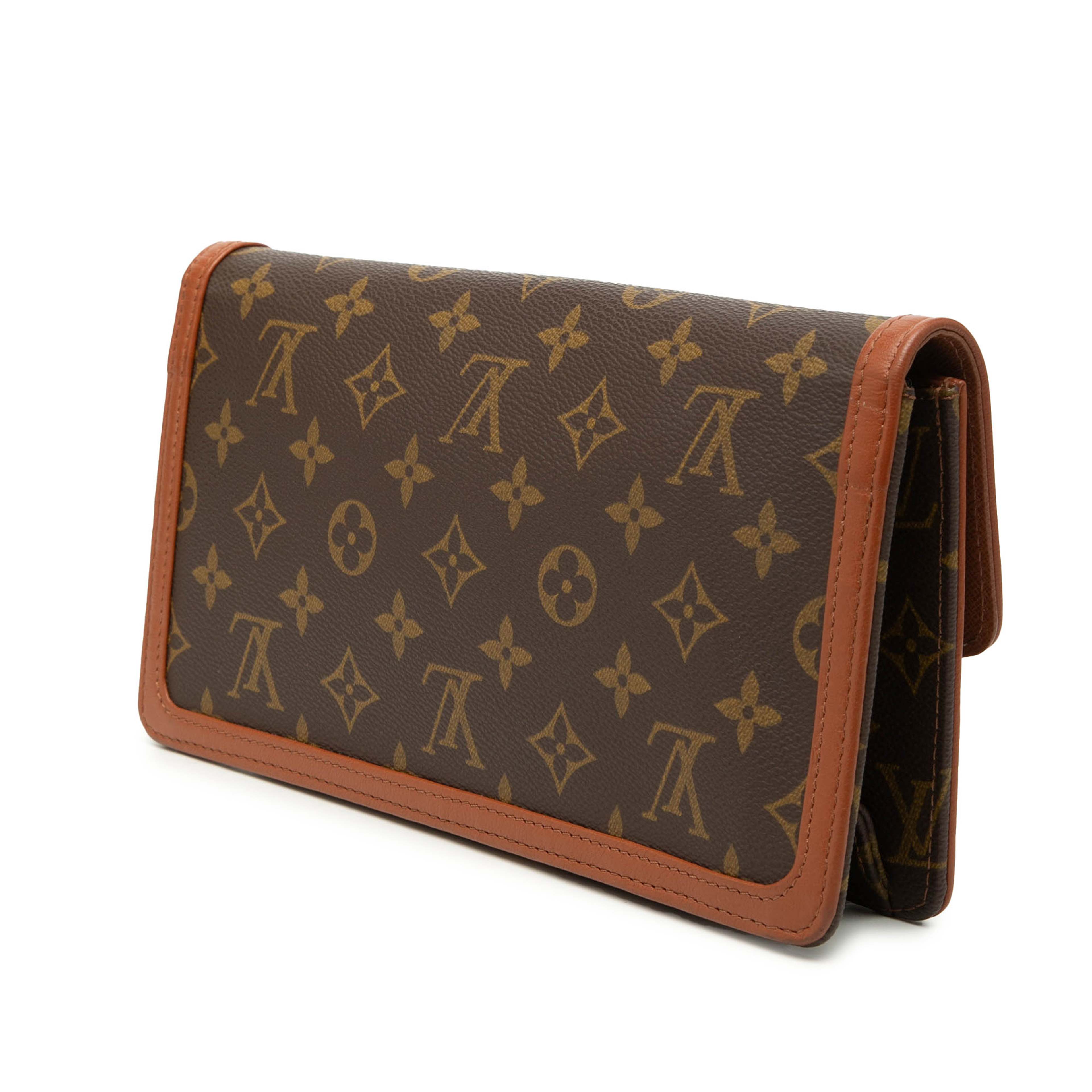 Louis Vuitton Monogram Pochette Dame Pm, från Luxclusif, i färgen brun. Klicka för att öppna bilden i stort format