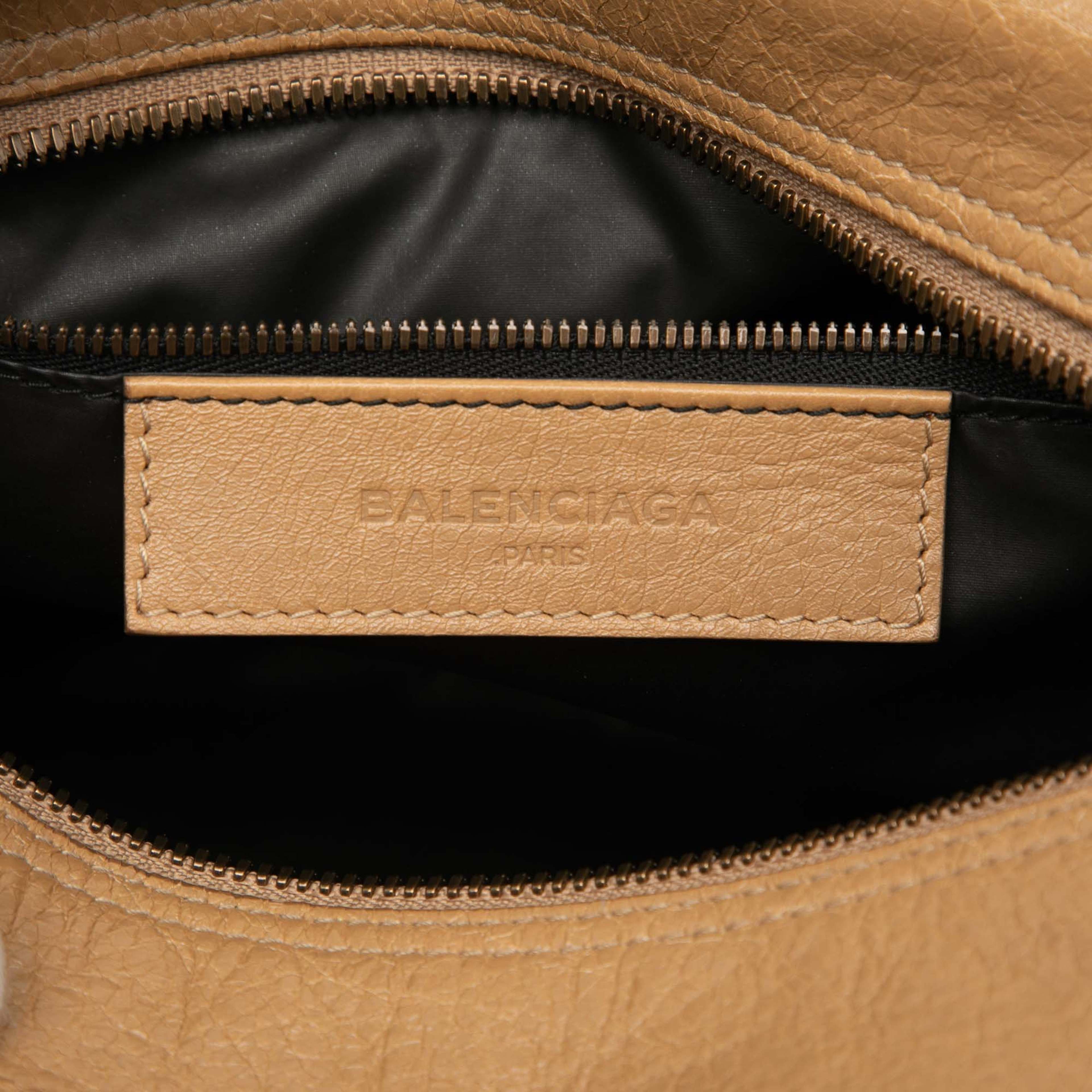 Balenciaga Lambskin Motocross Classic Toiletry Pouch, från Luxclusif, i färgen light brown. Klicka för att öppna bilden i stort format